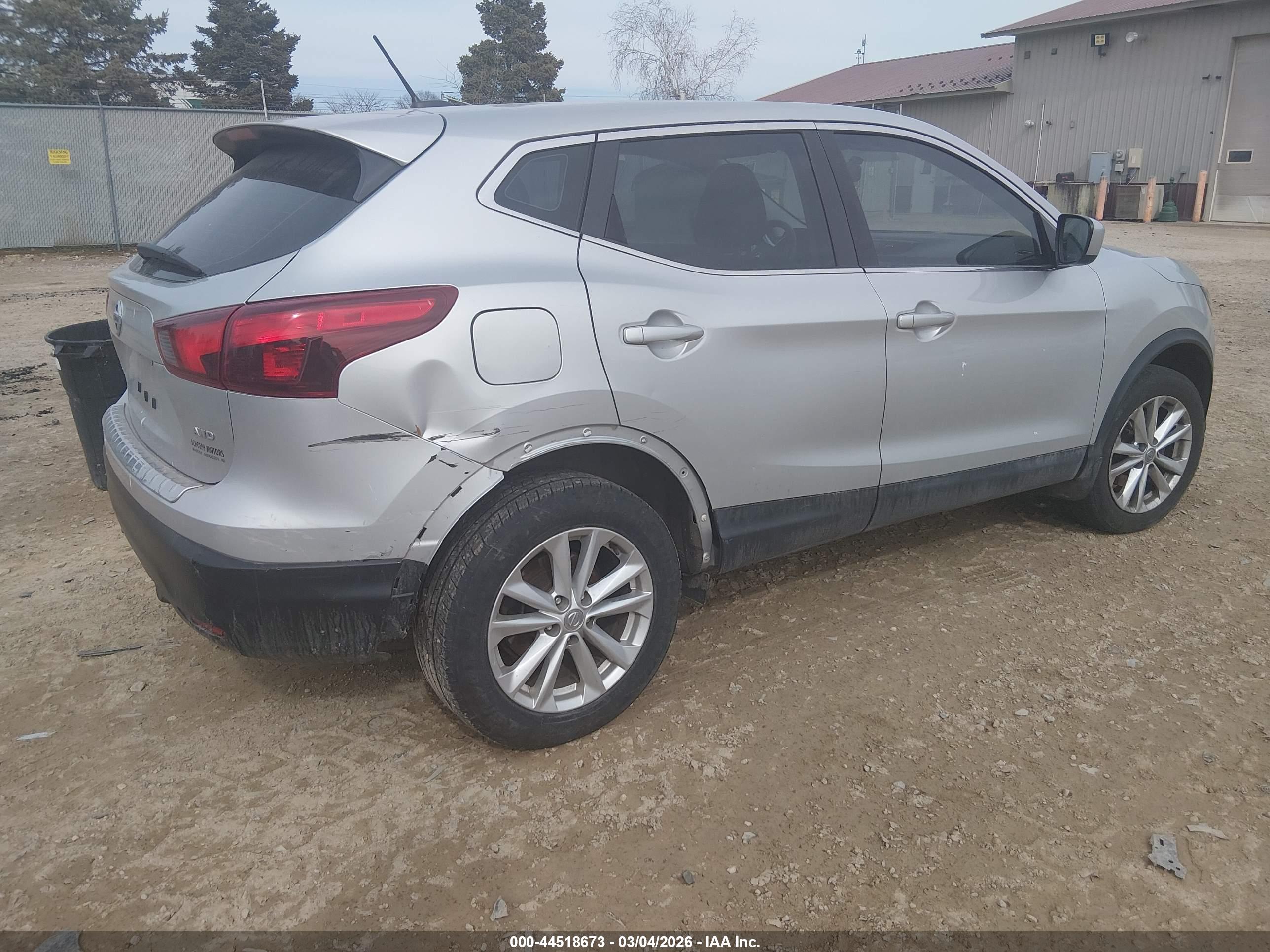 NISSAN ROGUE image 4