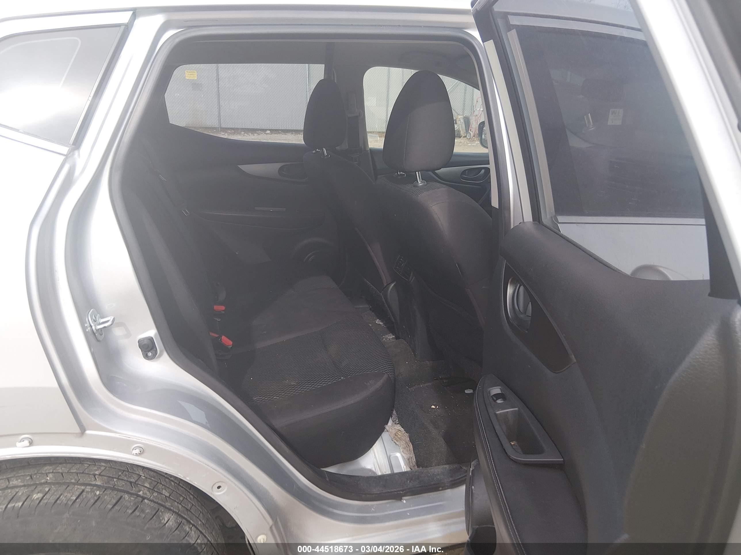 NISSAN ROGUE image 8