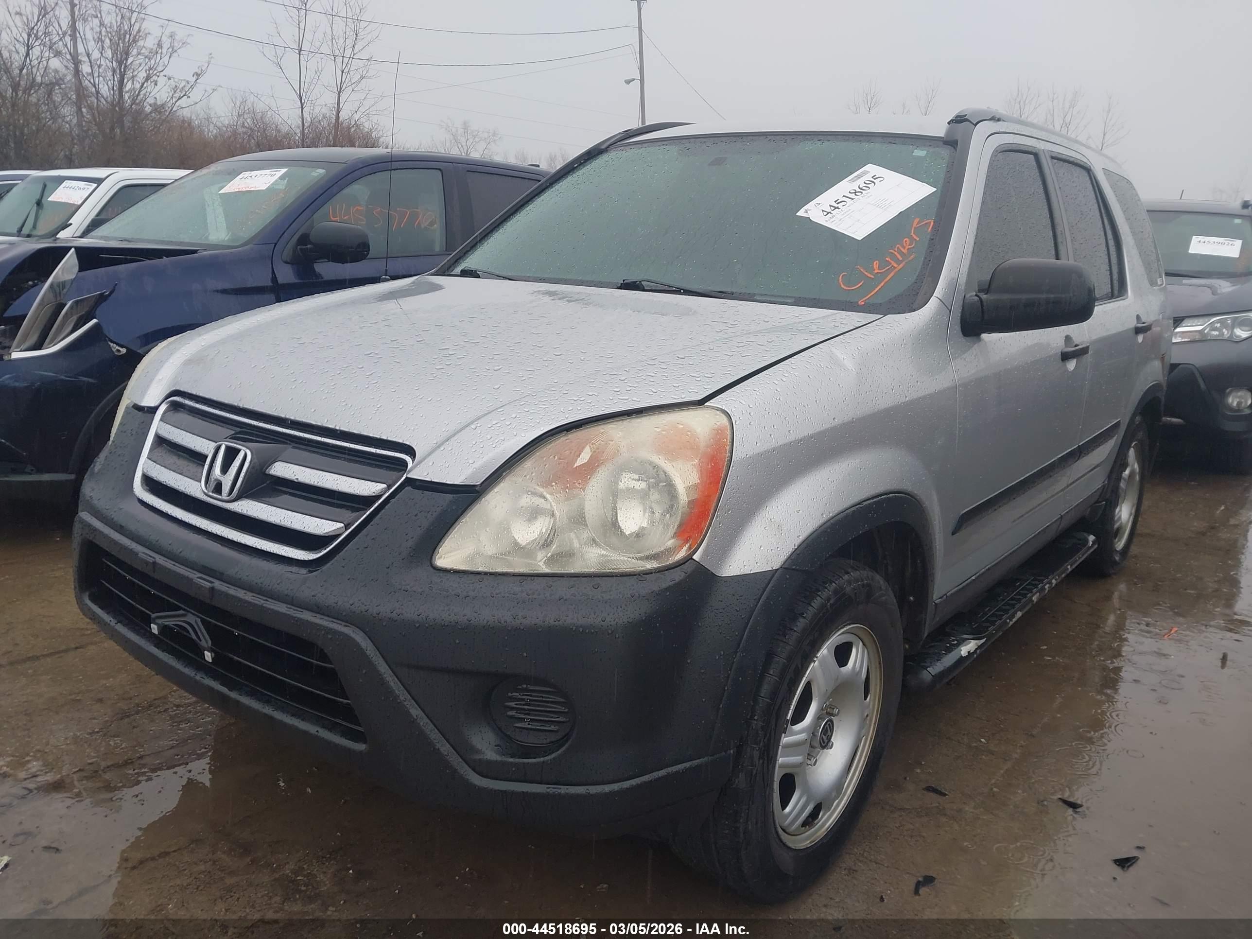 HONDA CR-V image 2