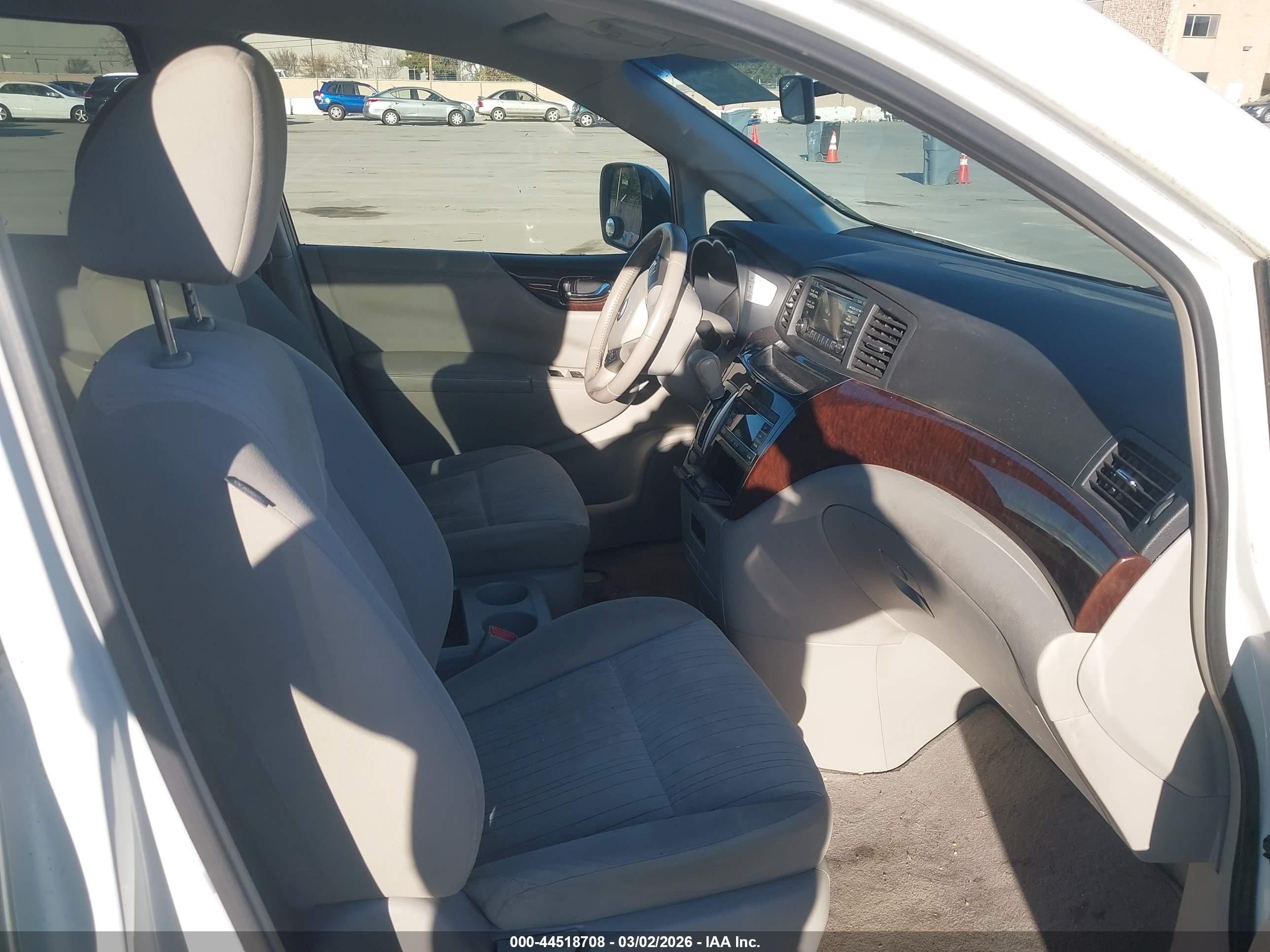 NISSAN QUEST image 5