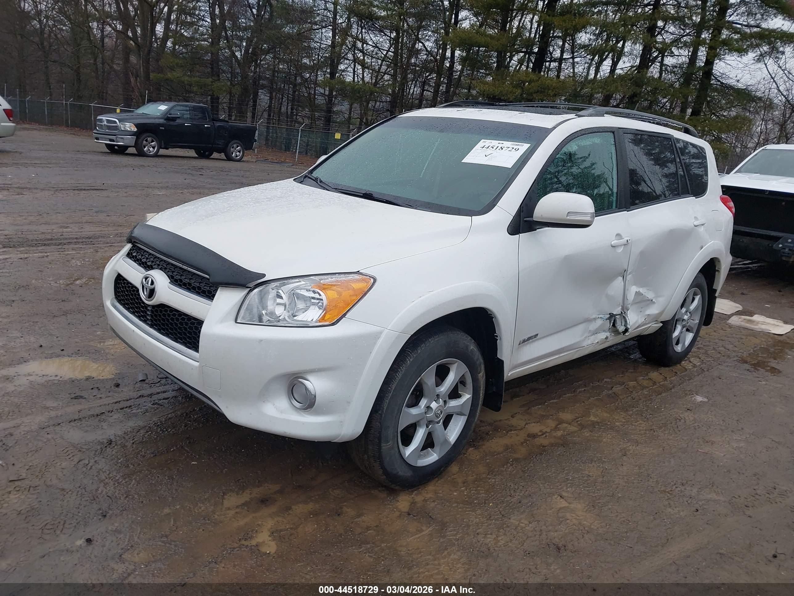 TOYOTA RAV4 image 2