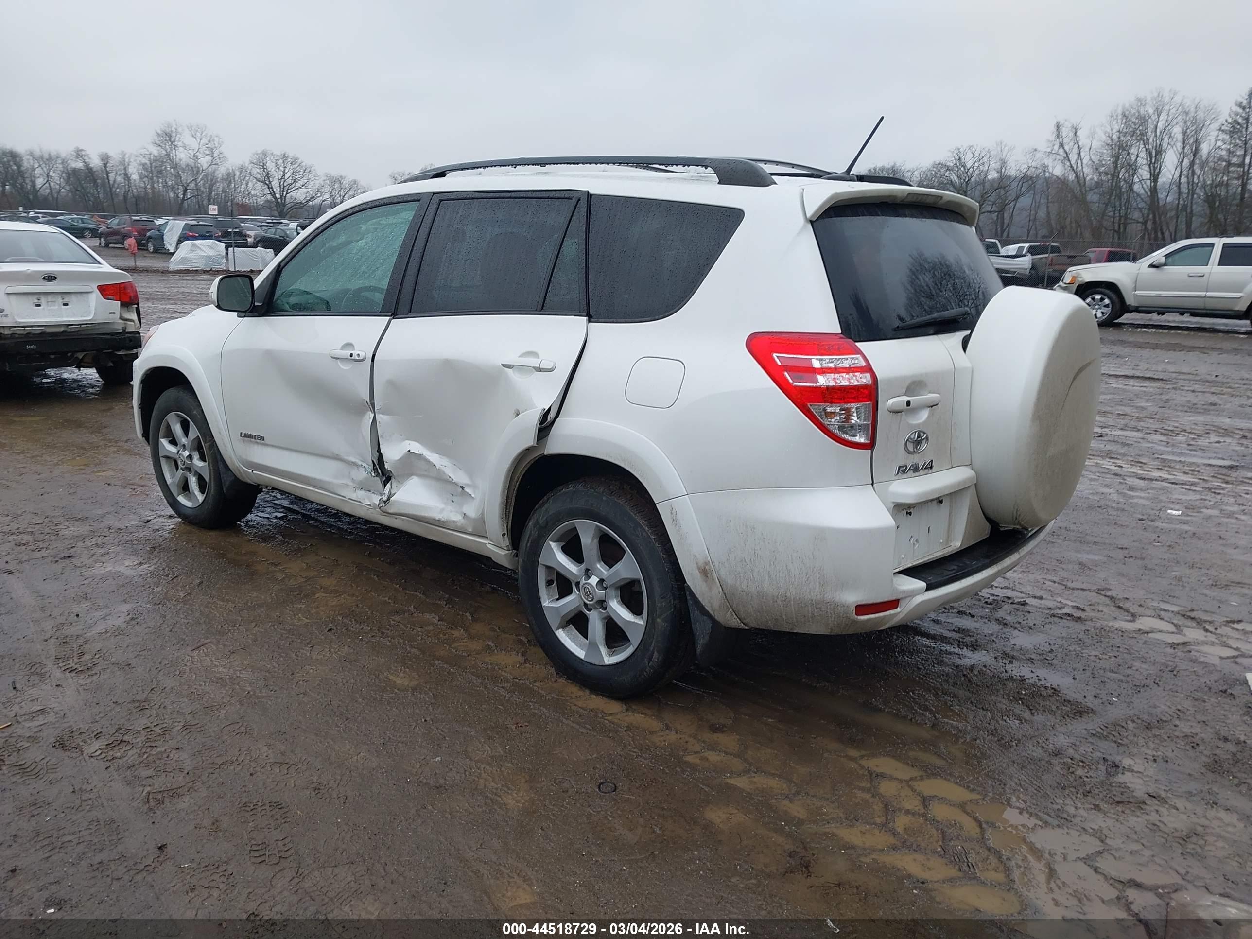 TOYOTA RAV4 image 3
