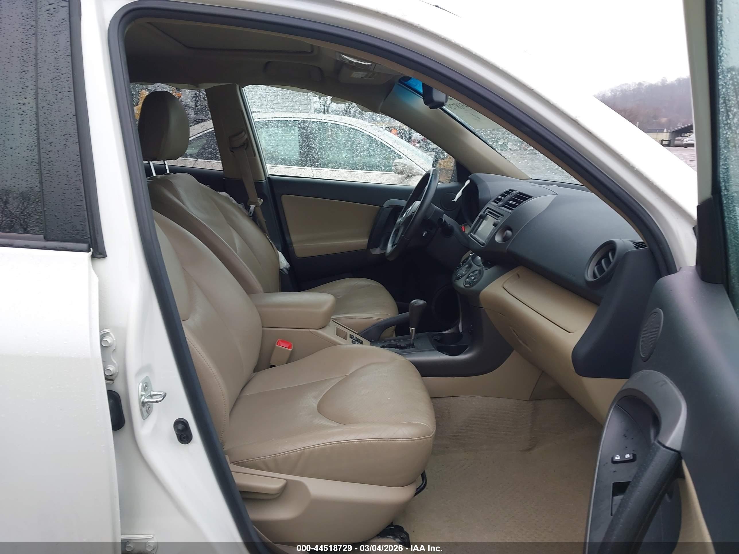 TOYOTA RAV4 image 5