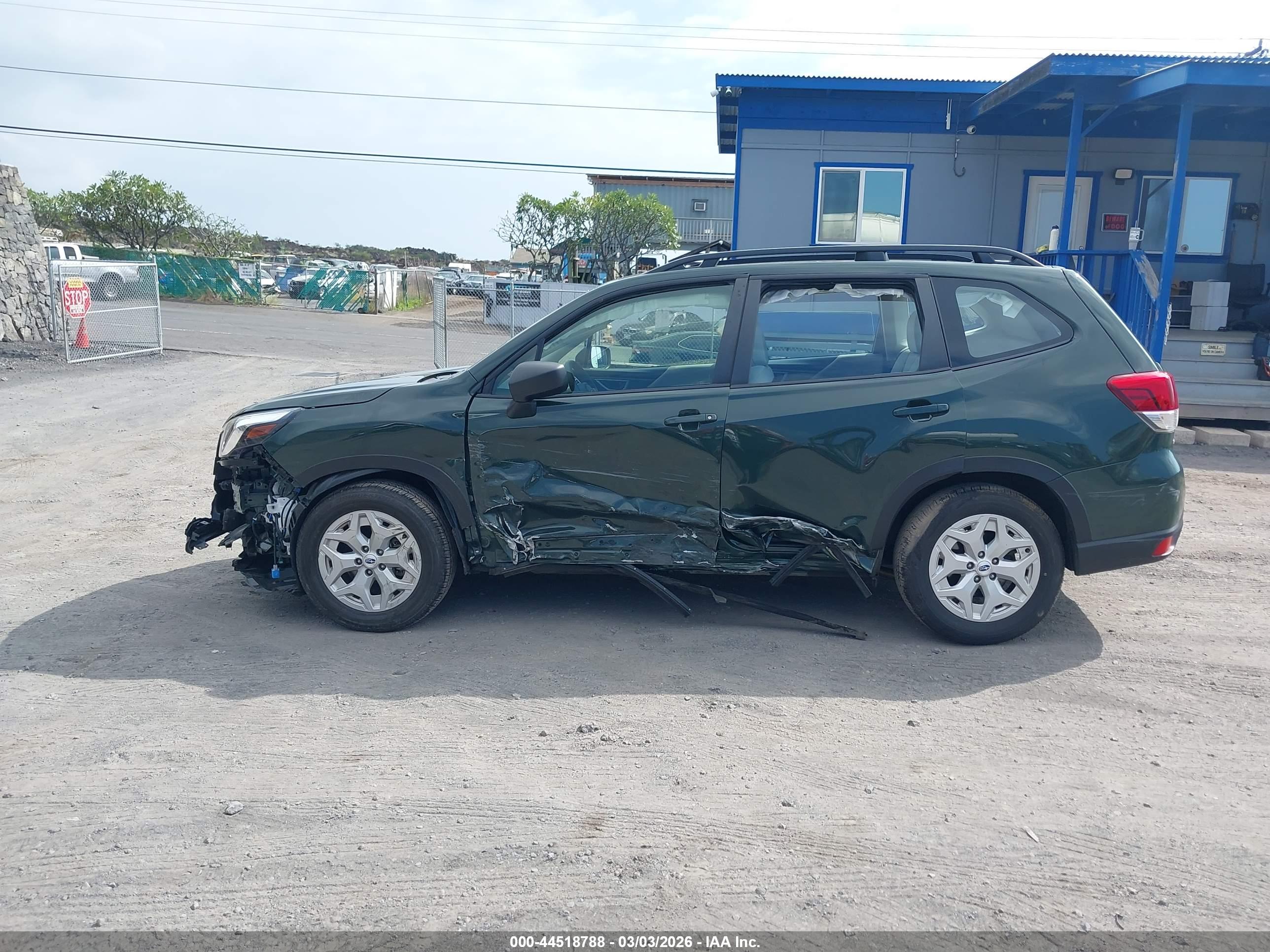 SUBARU FORESTER image 6
