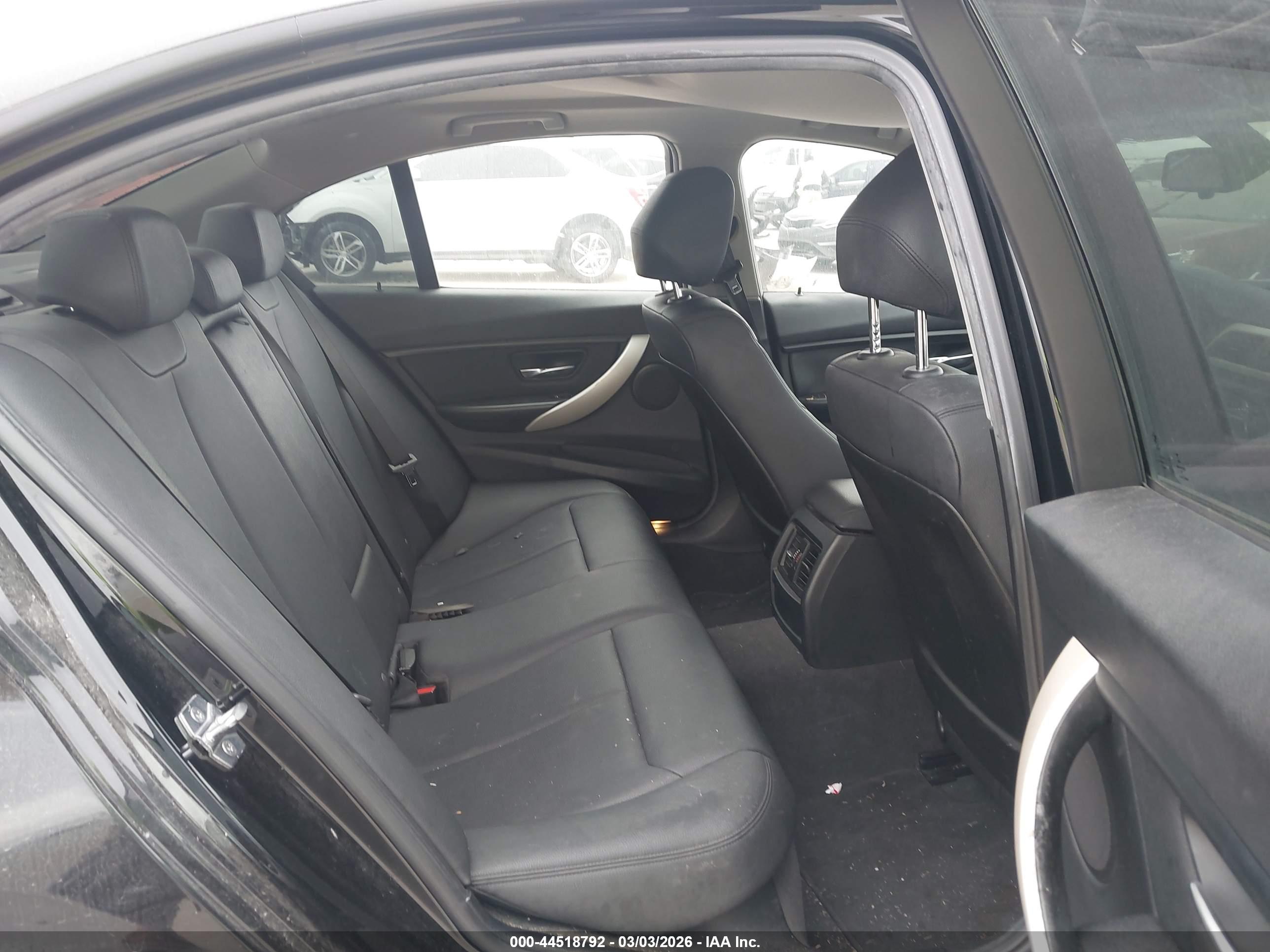 BMW 320I image 8