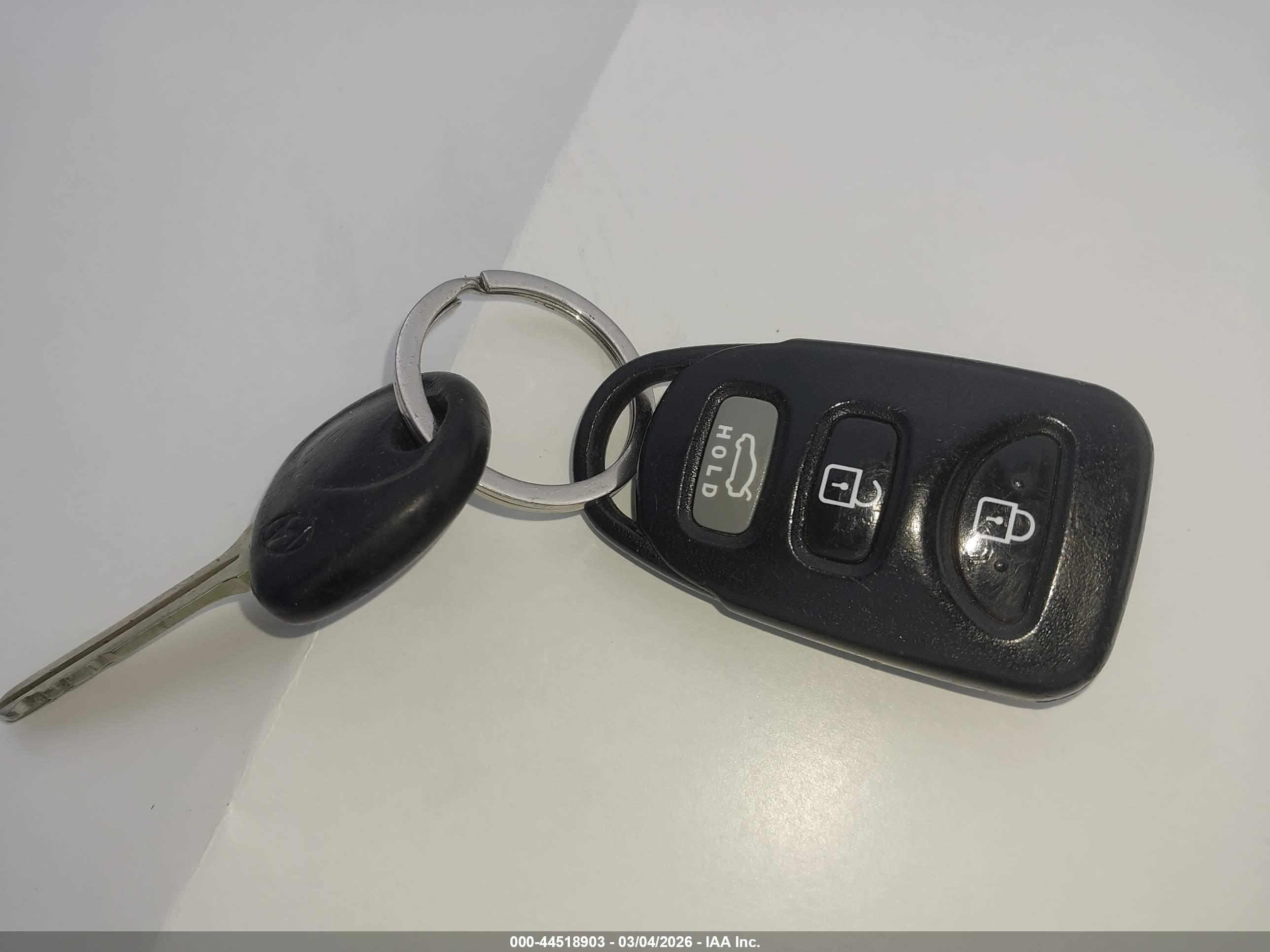 HYUNDAI ELANTRA image 11