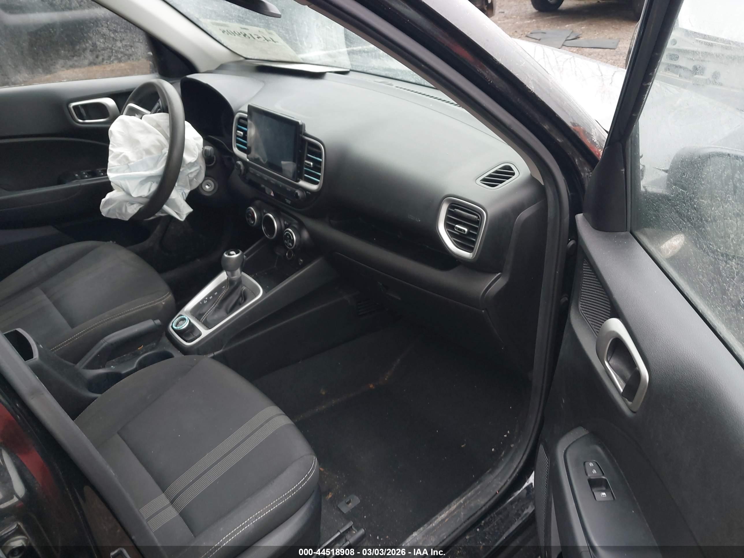 HYUNDAI VENUE image 5