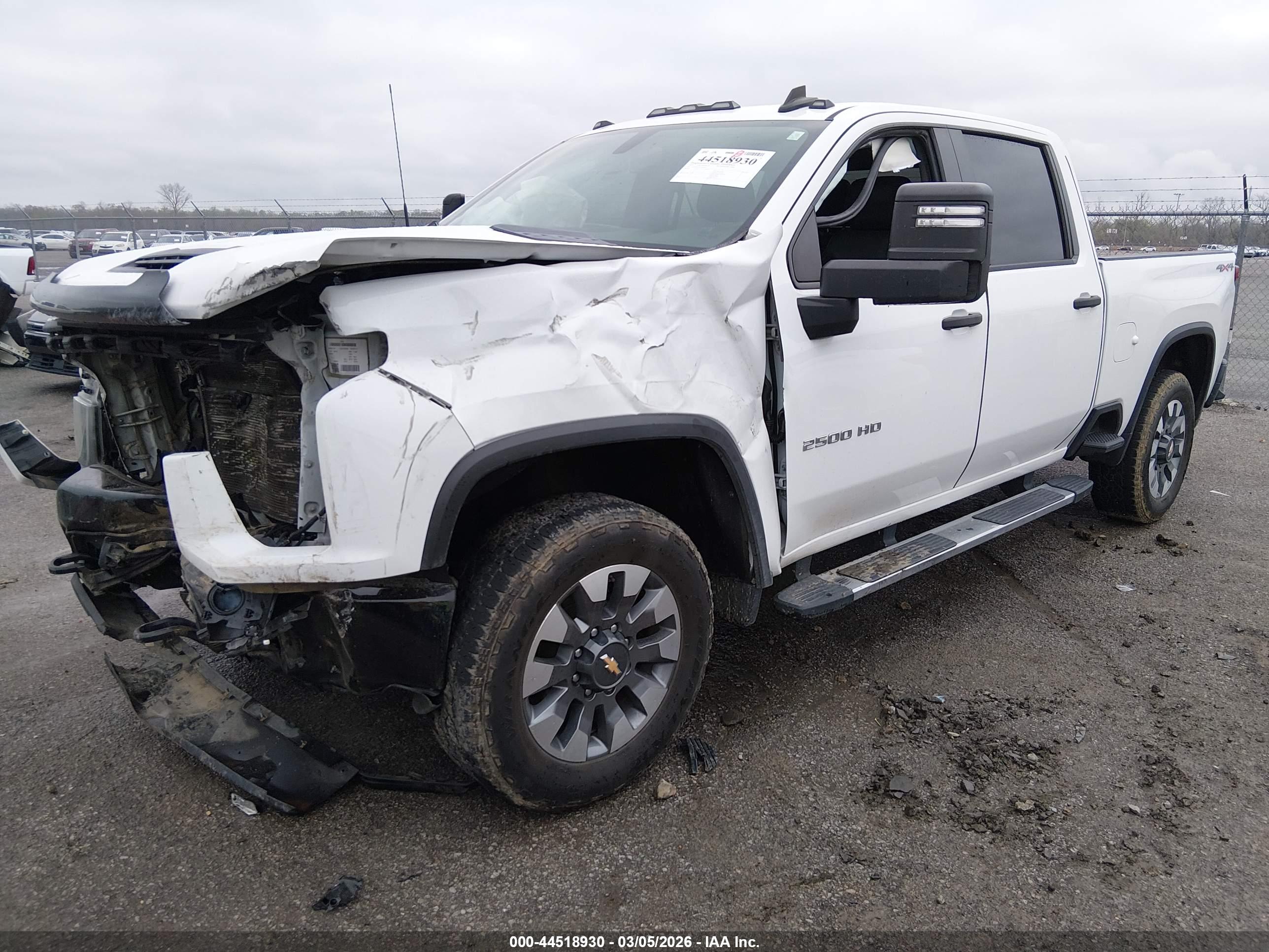 CHEVROLET SILVERADO image 2