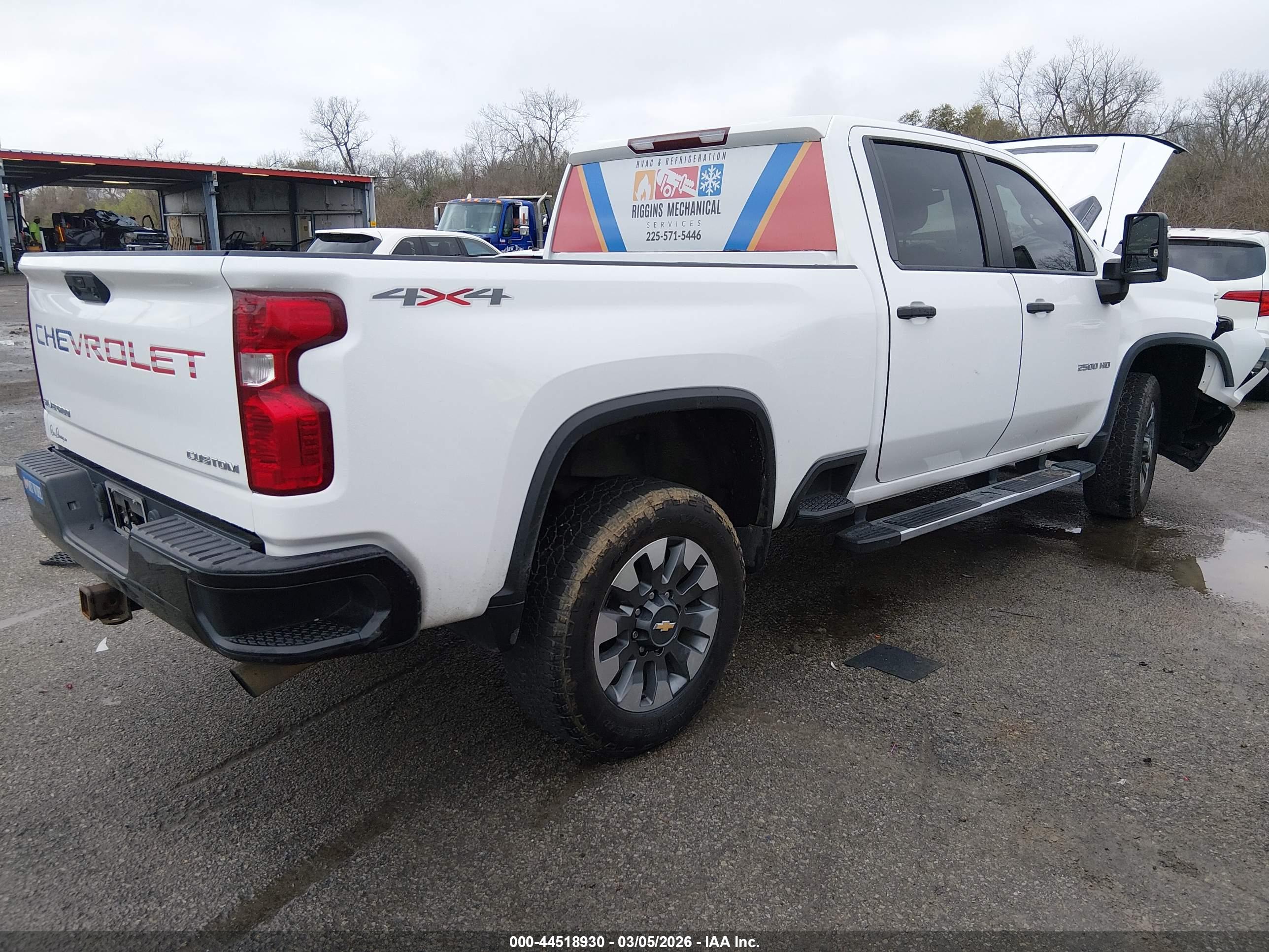 CHEVROLET SILVERADO image 4