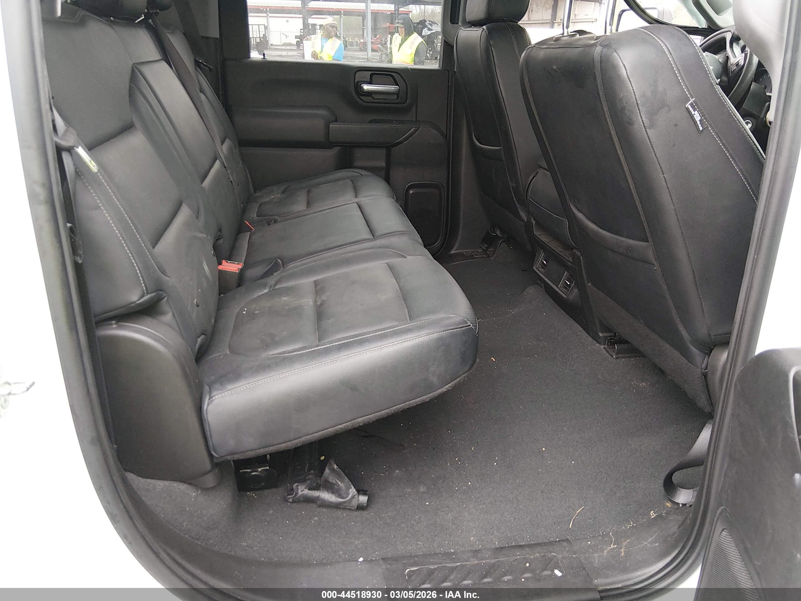 CHEVROLET SILVERADO image 8