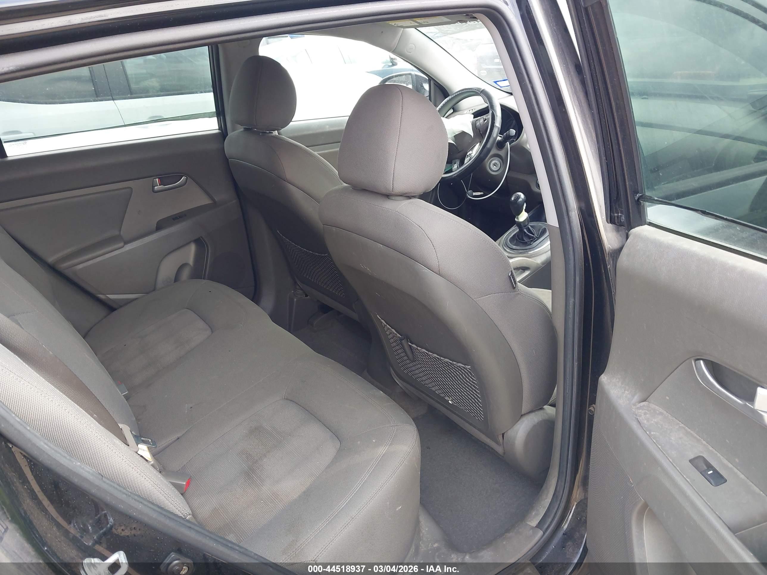 KIA SPORTAGE image 8