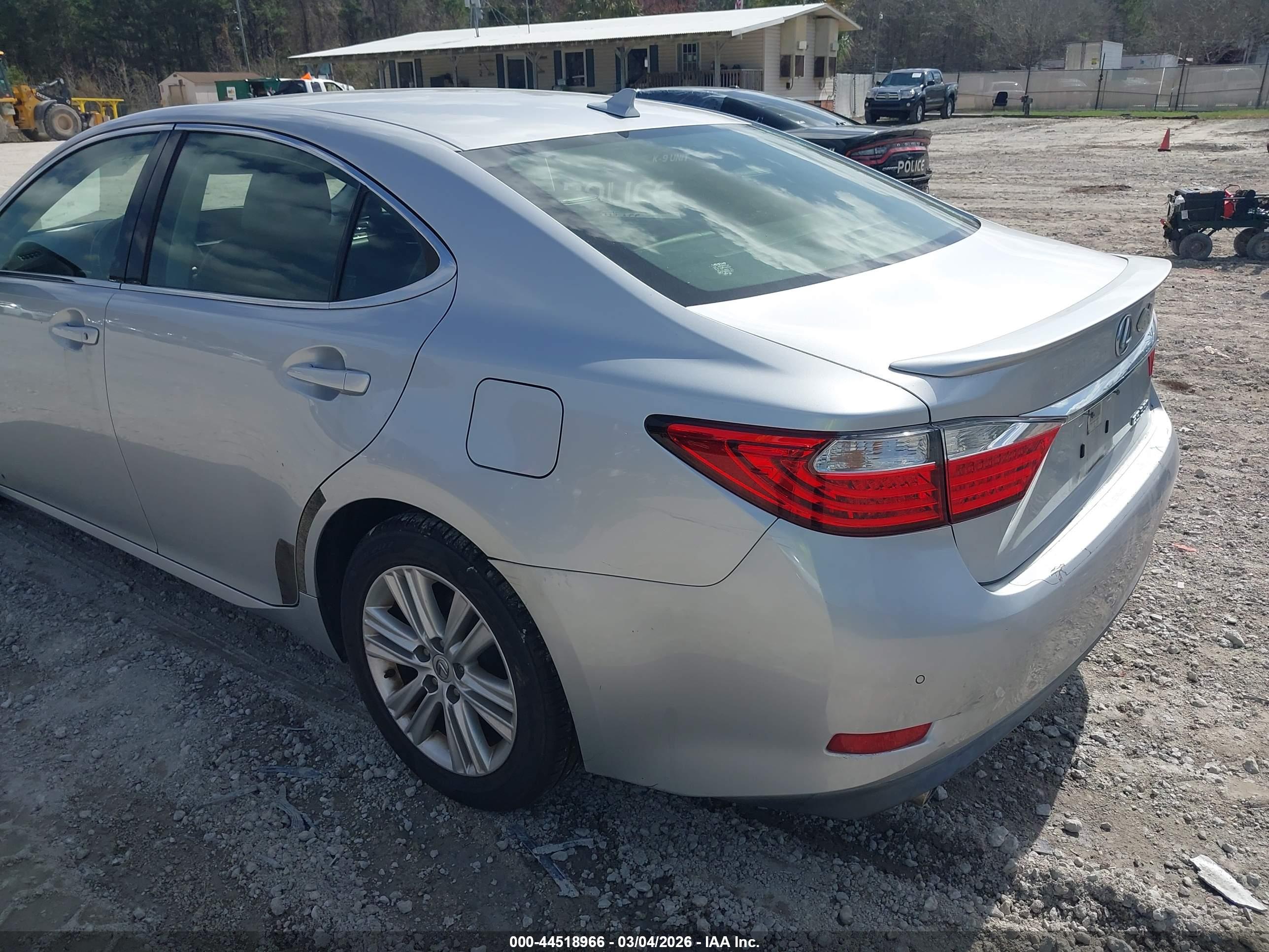 LEXUS ES image 3