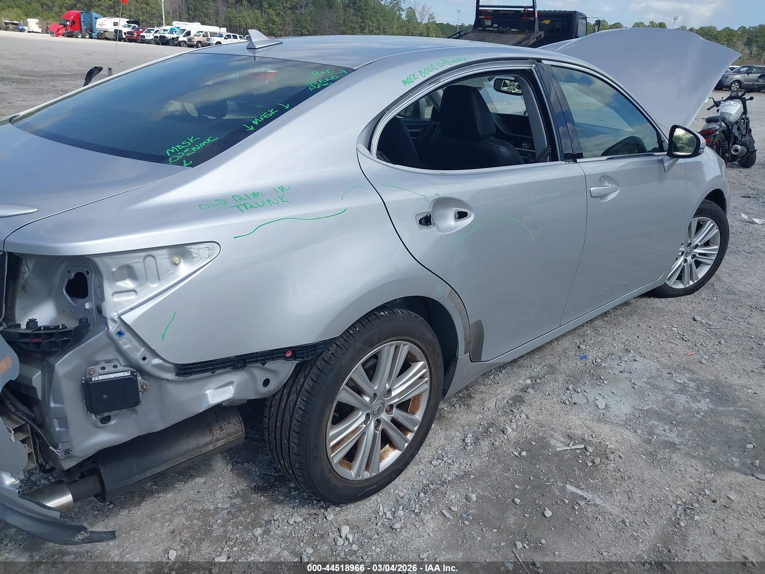LEXUS ES image 6
