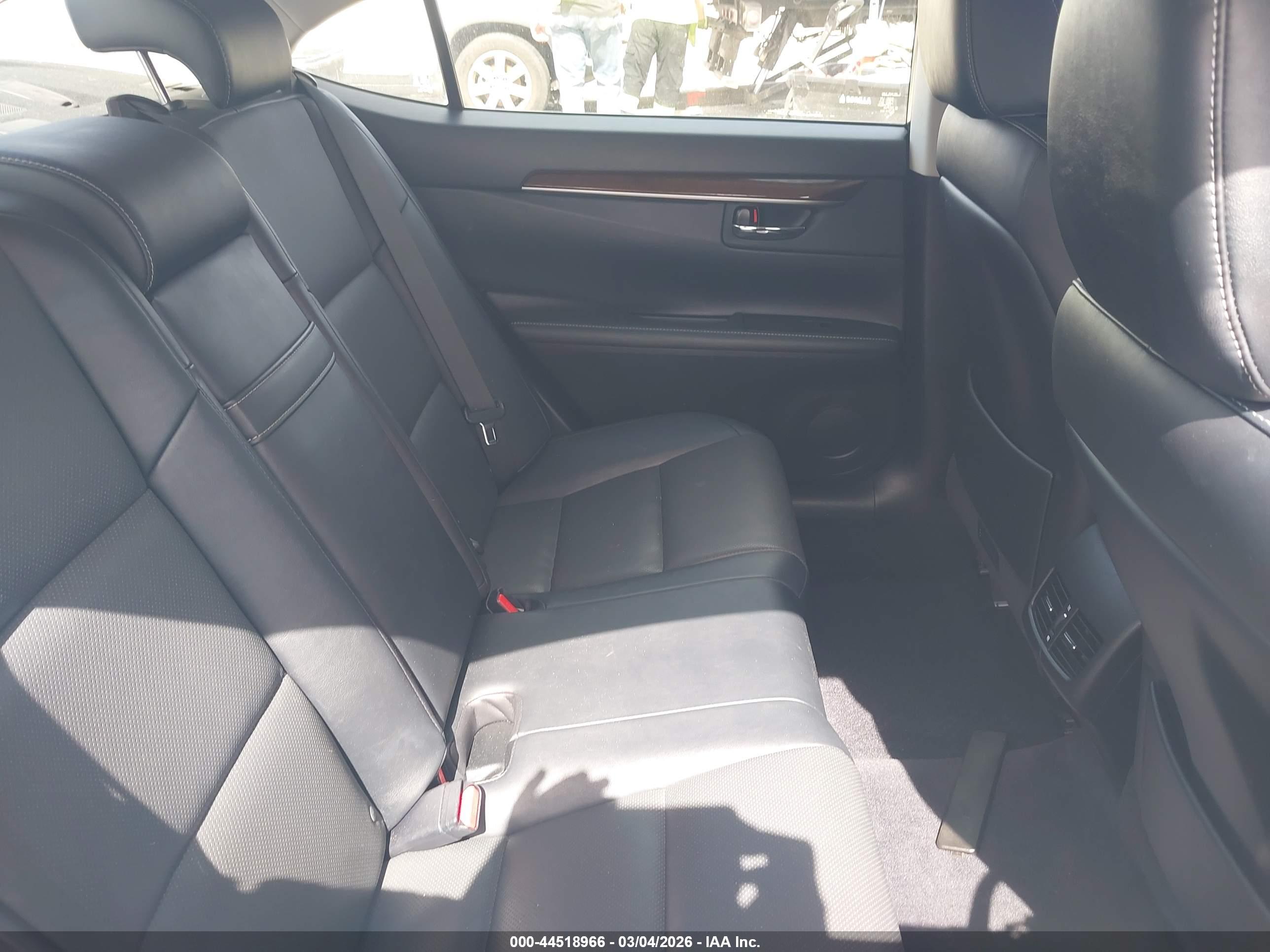 LEXUS ES image 8