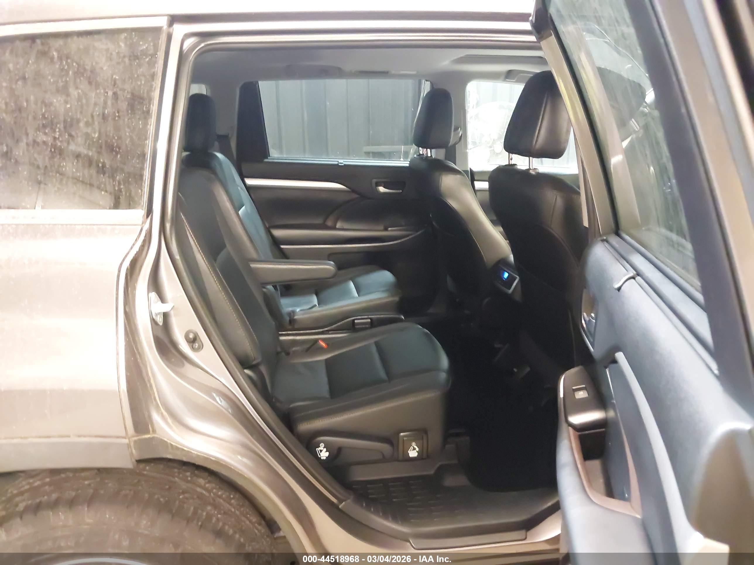TOYOTA HIGHLANDER image 8