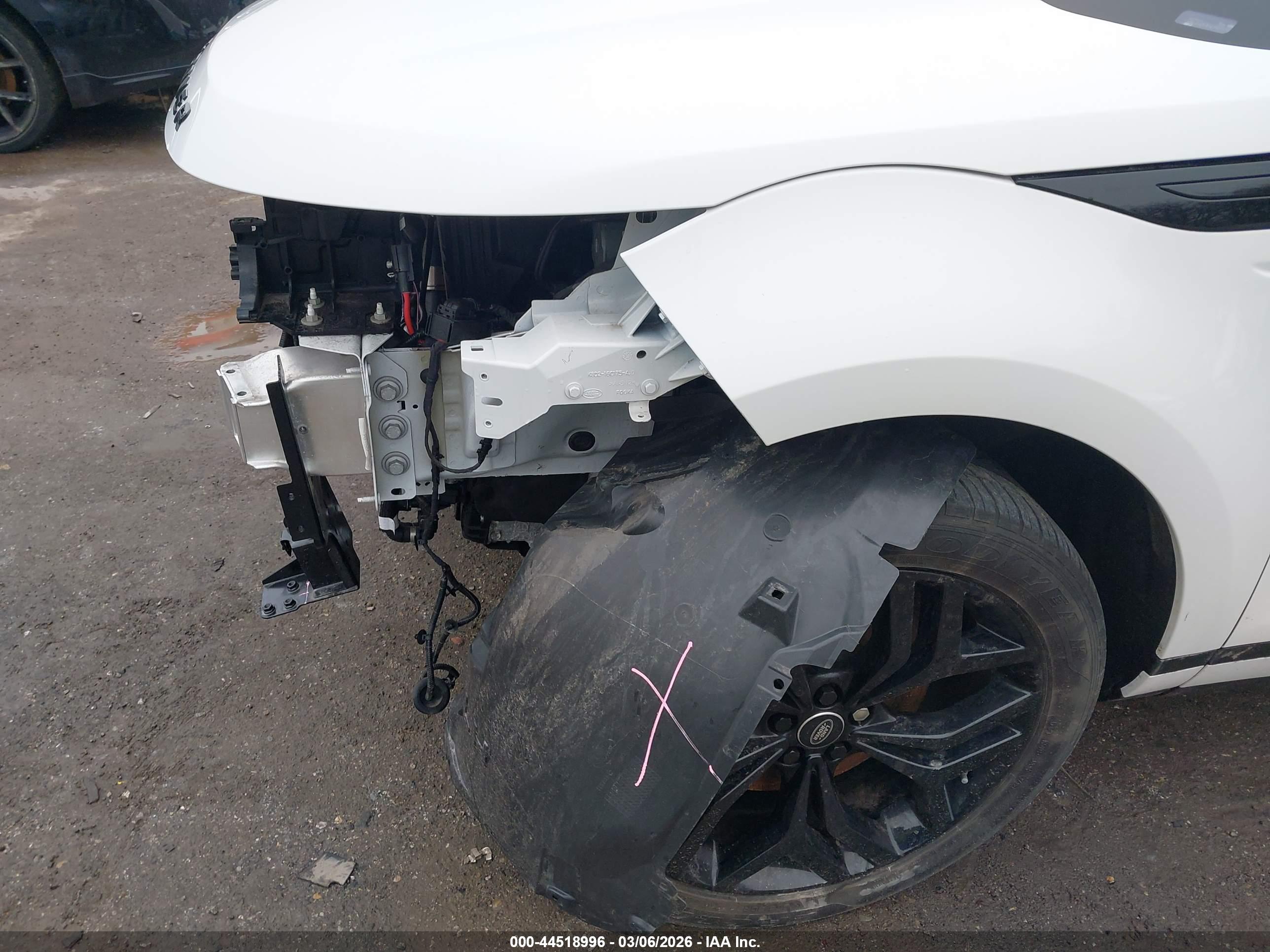 LAND ROVER image 6