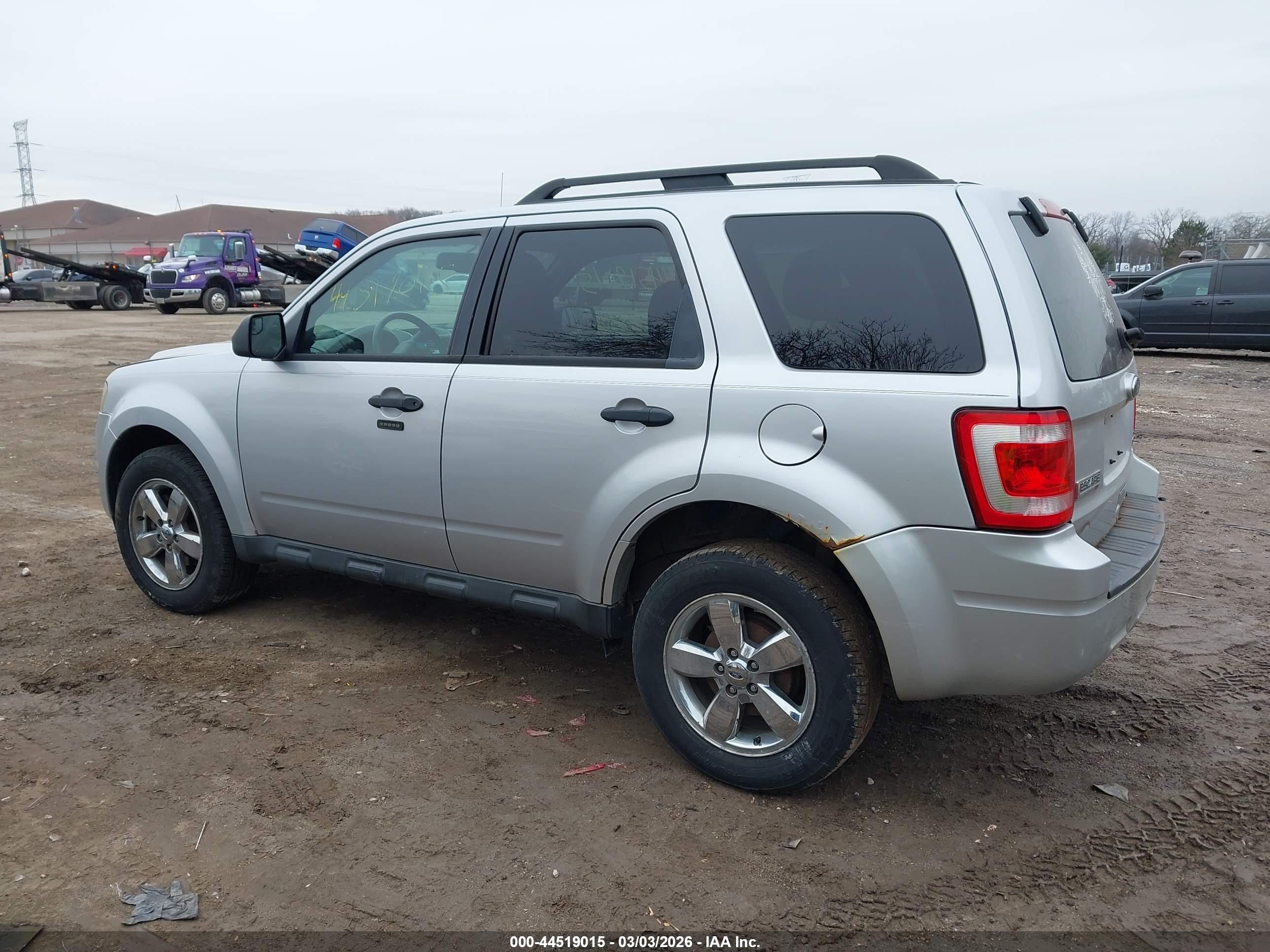 FORD ESCAPE image 3