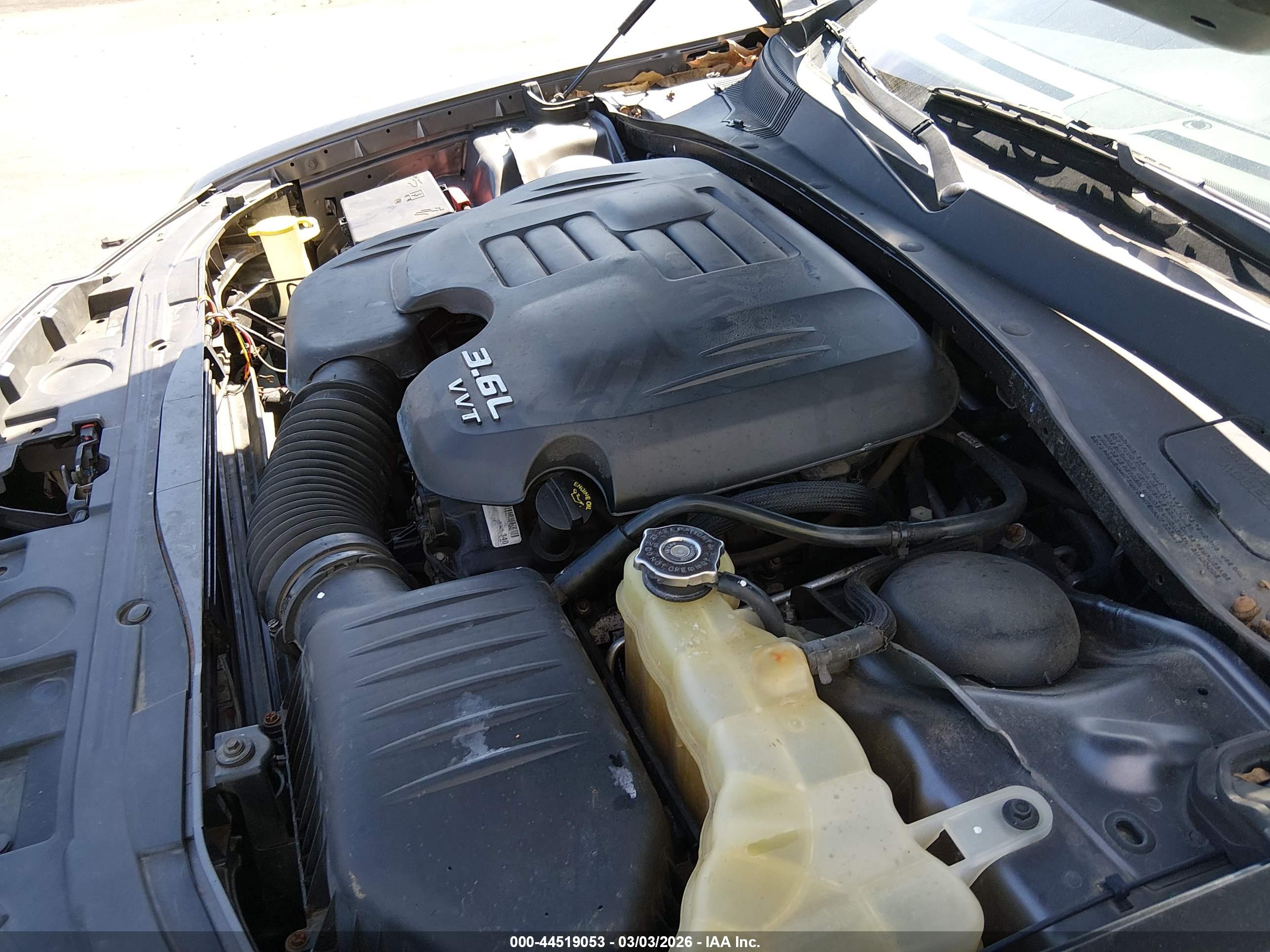CHRYSLER 300 image 10