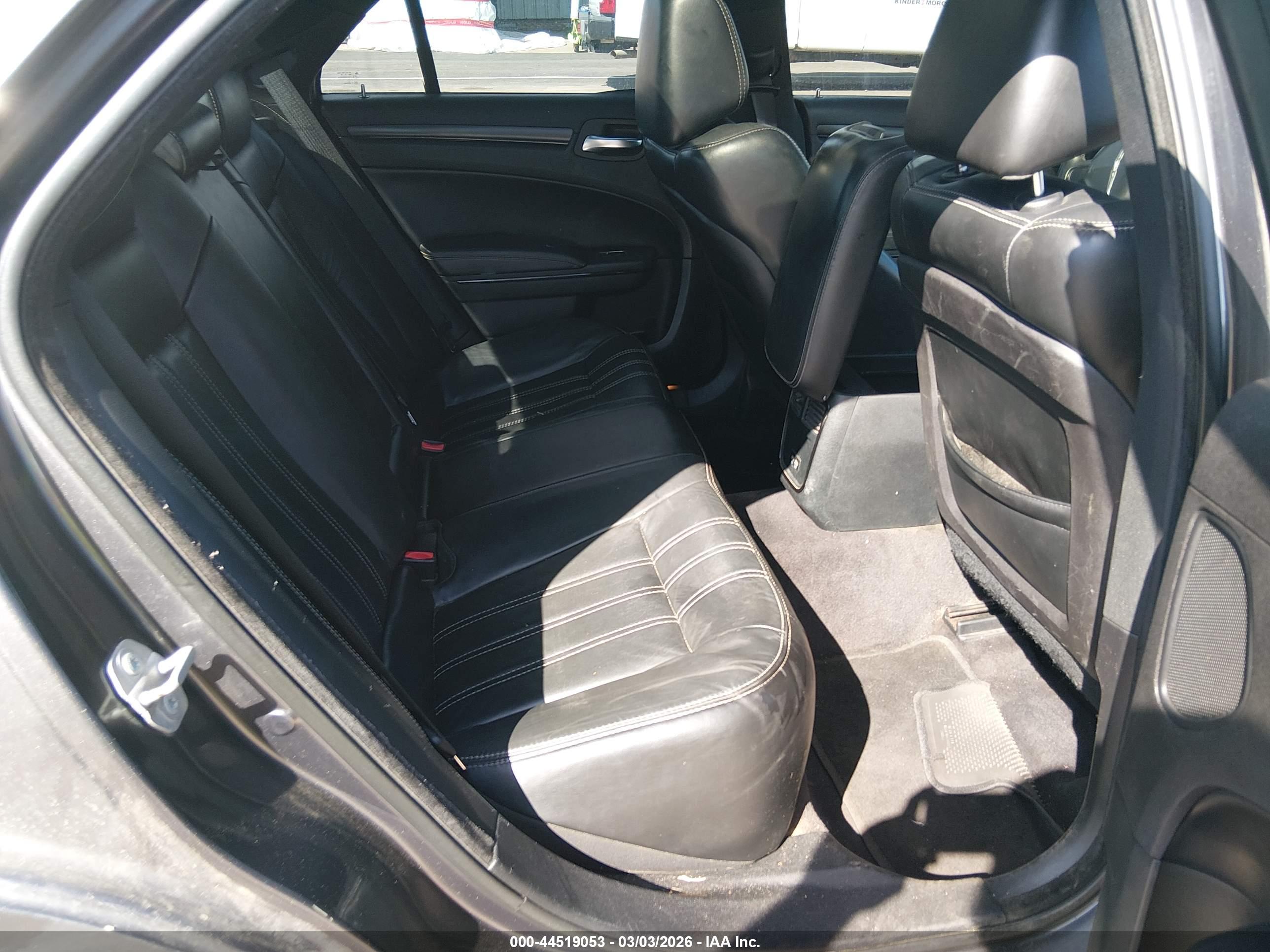CHRYSLER 300 image 8