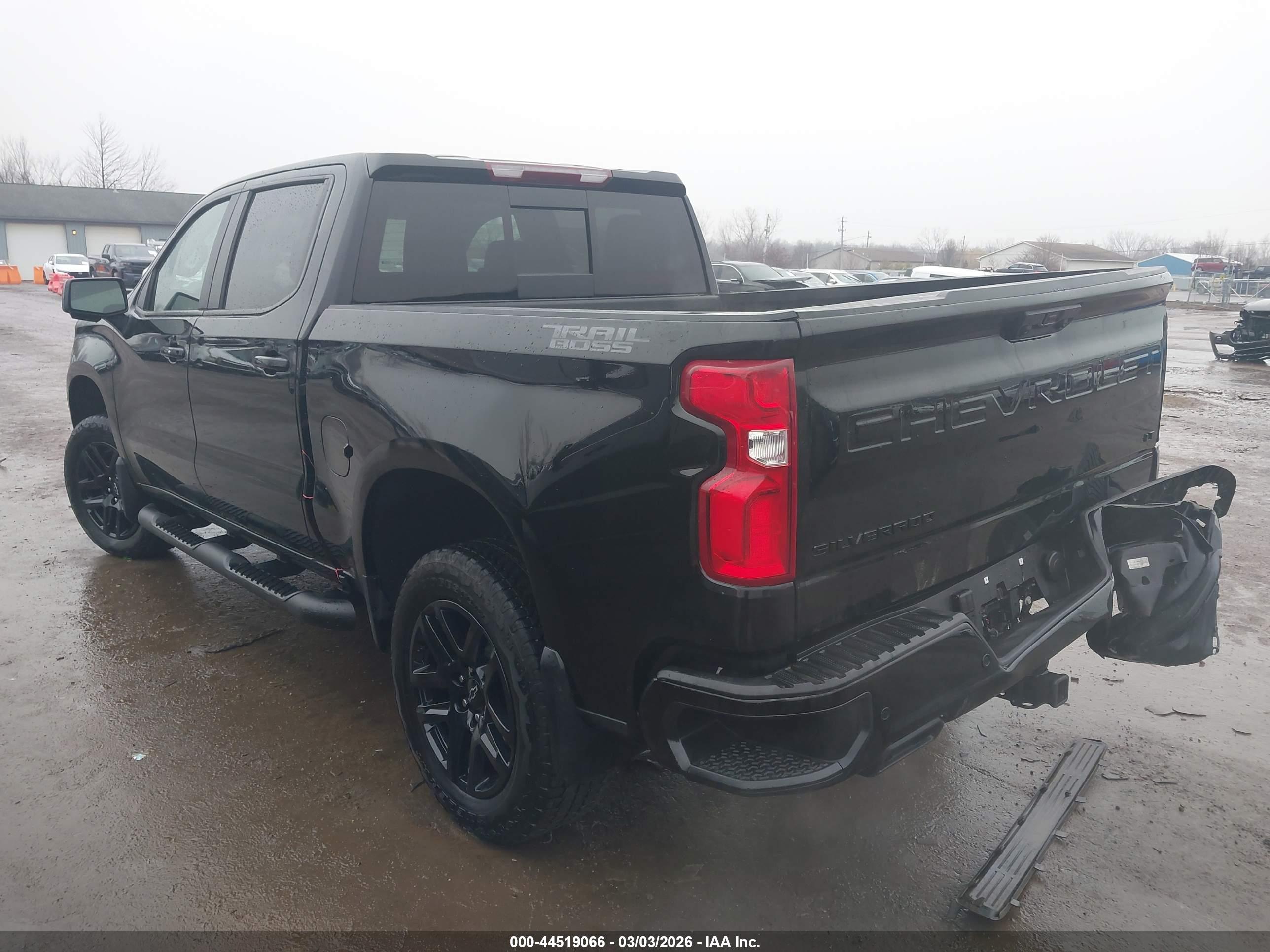 CHEVROLET SILVERADO image 3