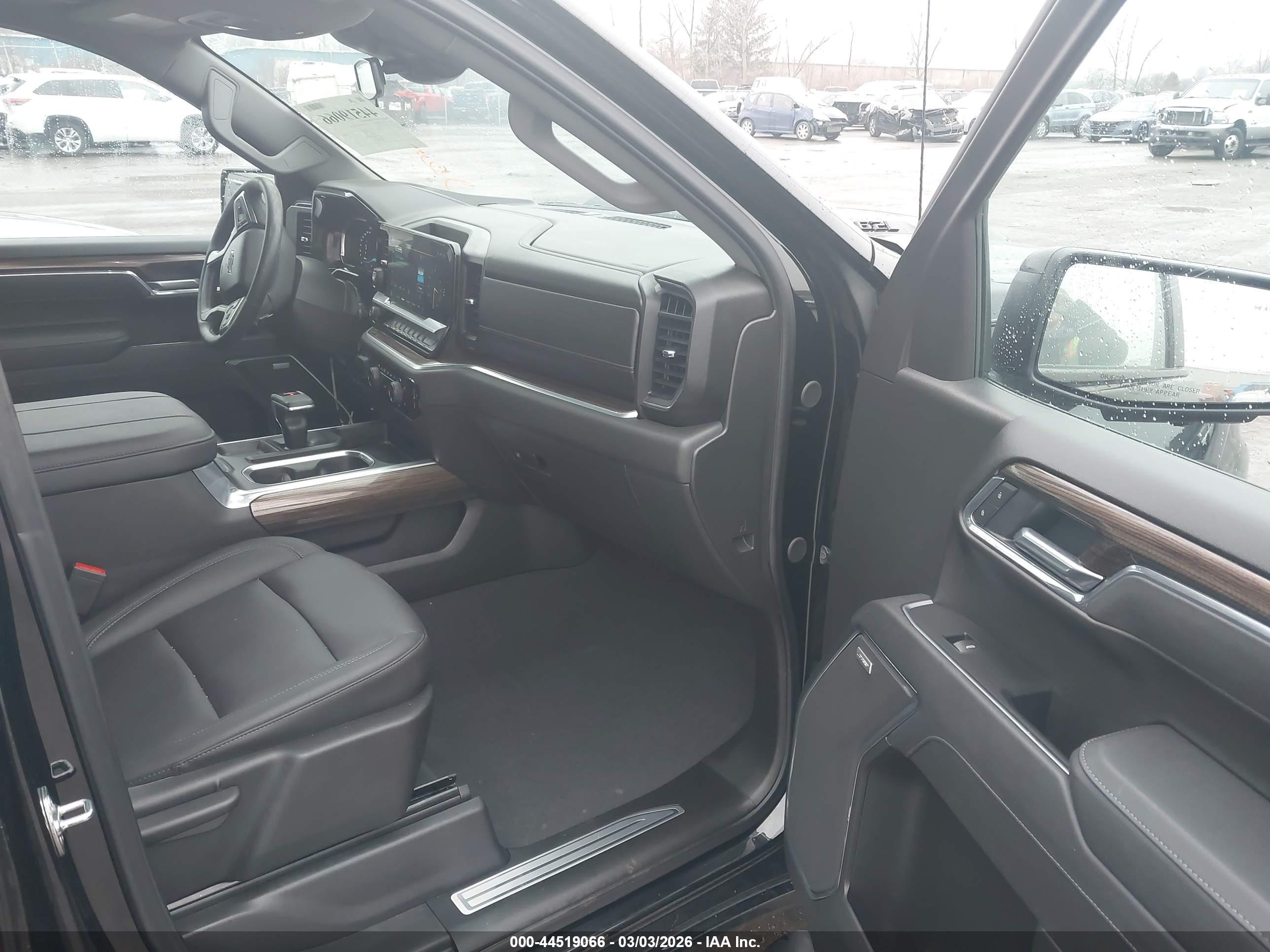 CHEVROLET SILVERADO image 5