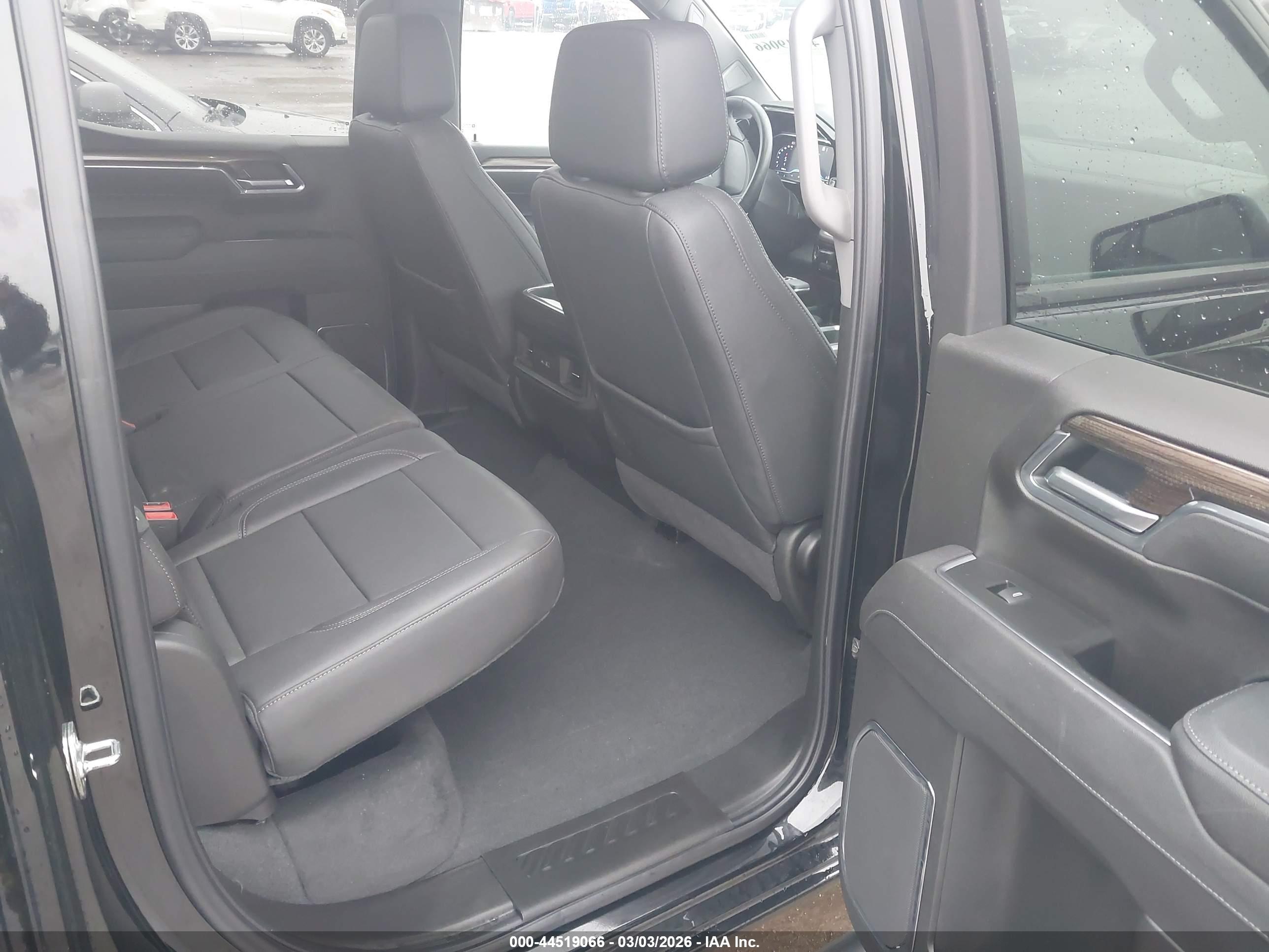 CHEVROLET SILVERADO image 8