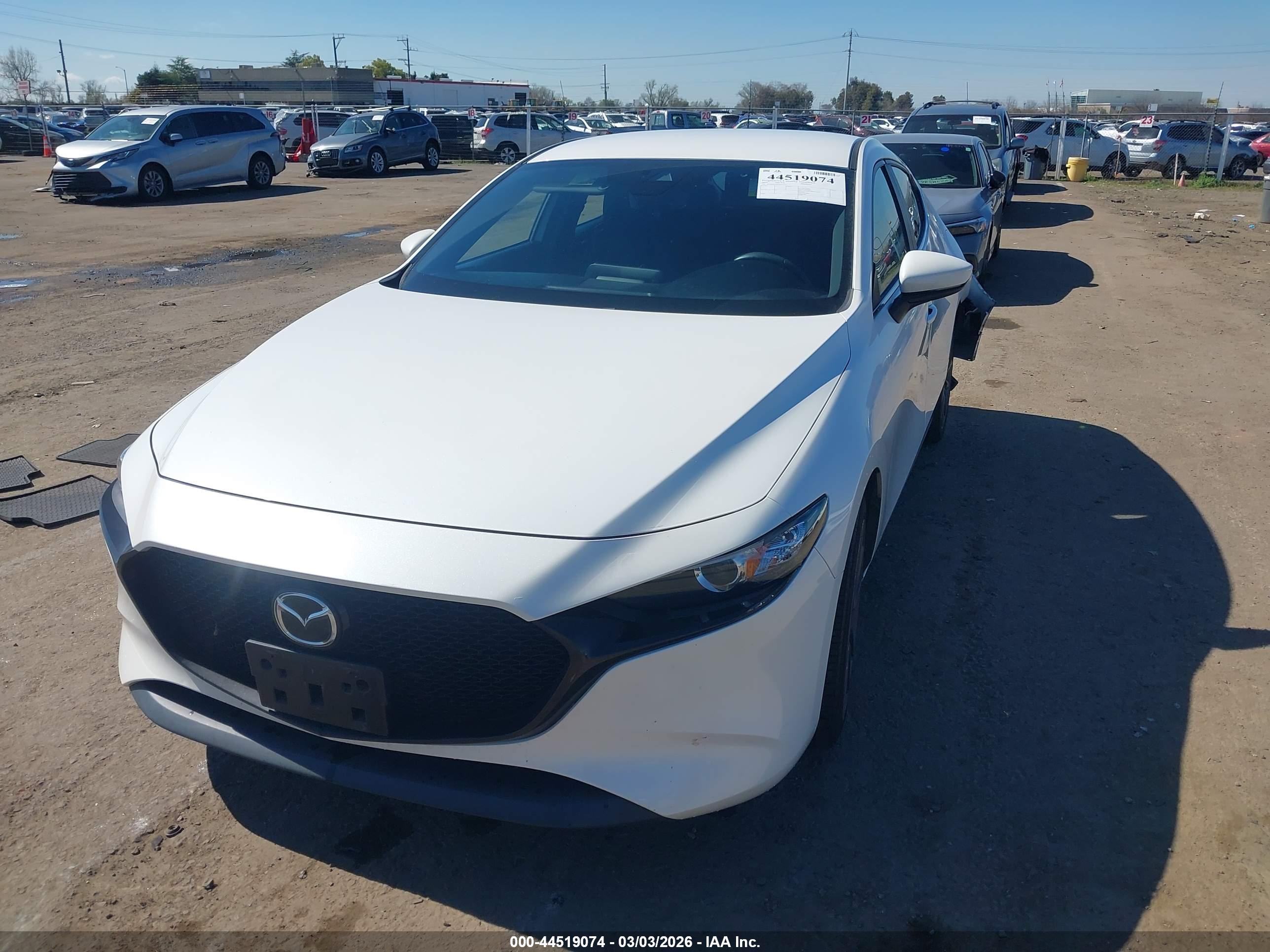 MAZDA MAZDA3 image 2