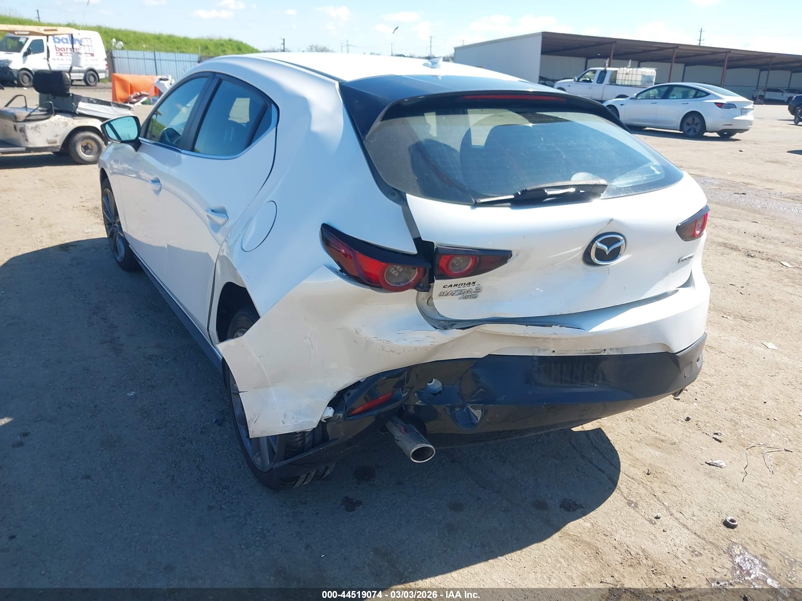 MAZDA MAZDA3 image 3