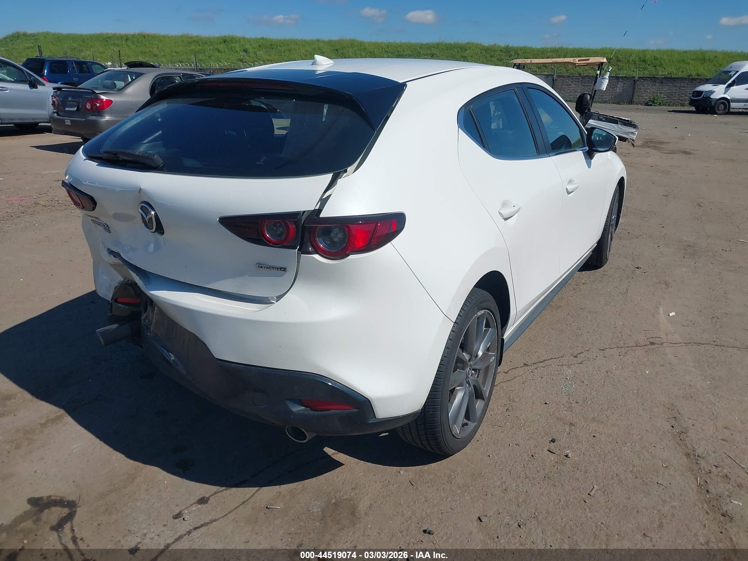 MAZDA MAZDA3 image 4