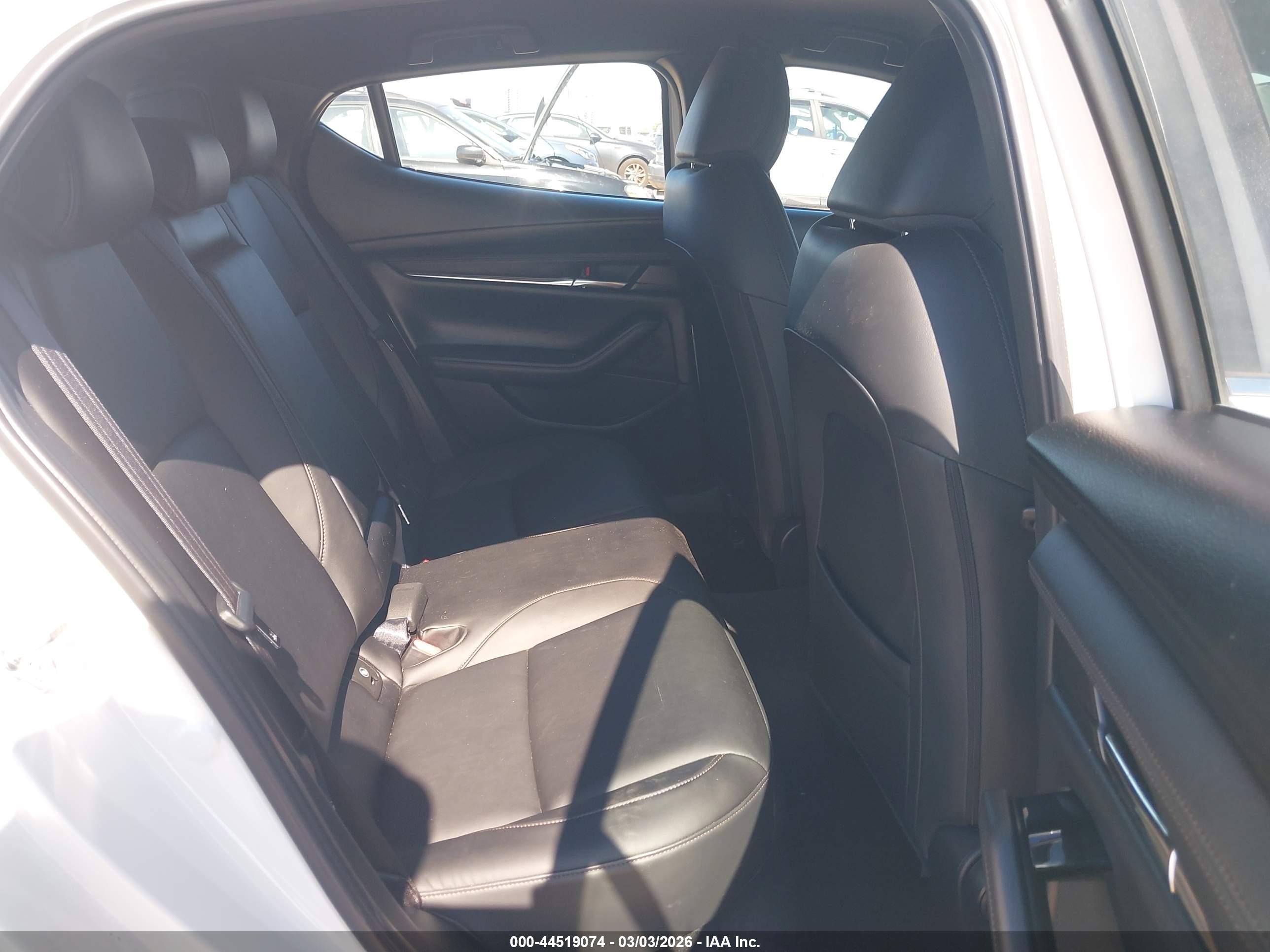 MAZDA MAZDA3 image 8