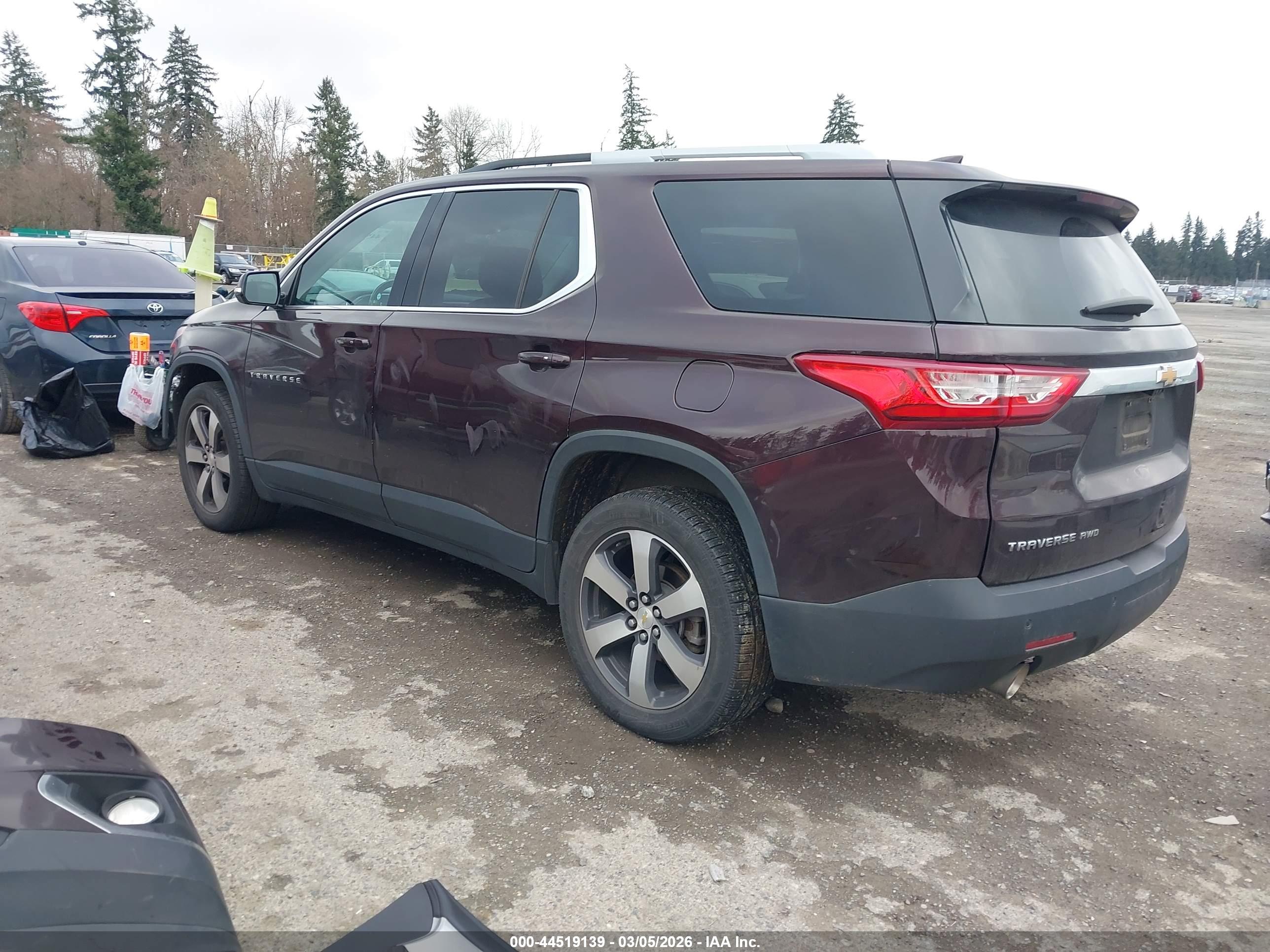 CHEVROLET TRAVERSE image 3