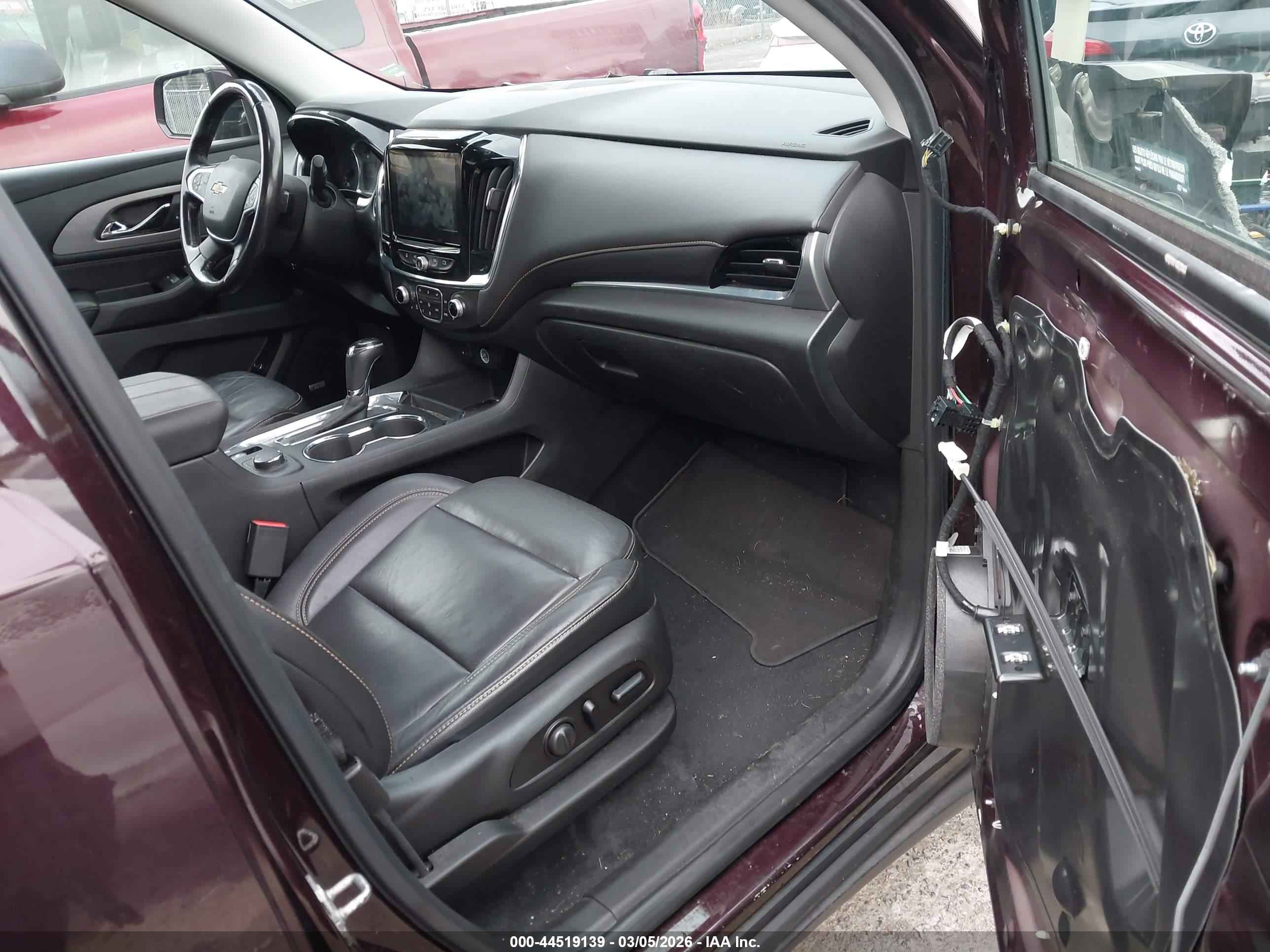 CHEVROLET TRAVERSE image 5