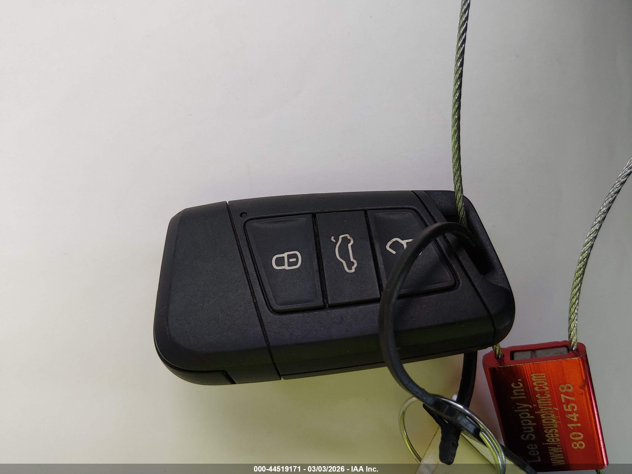 VOLKSWAGEN TAOS image 11