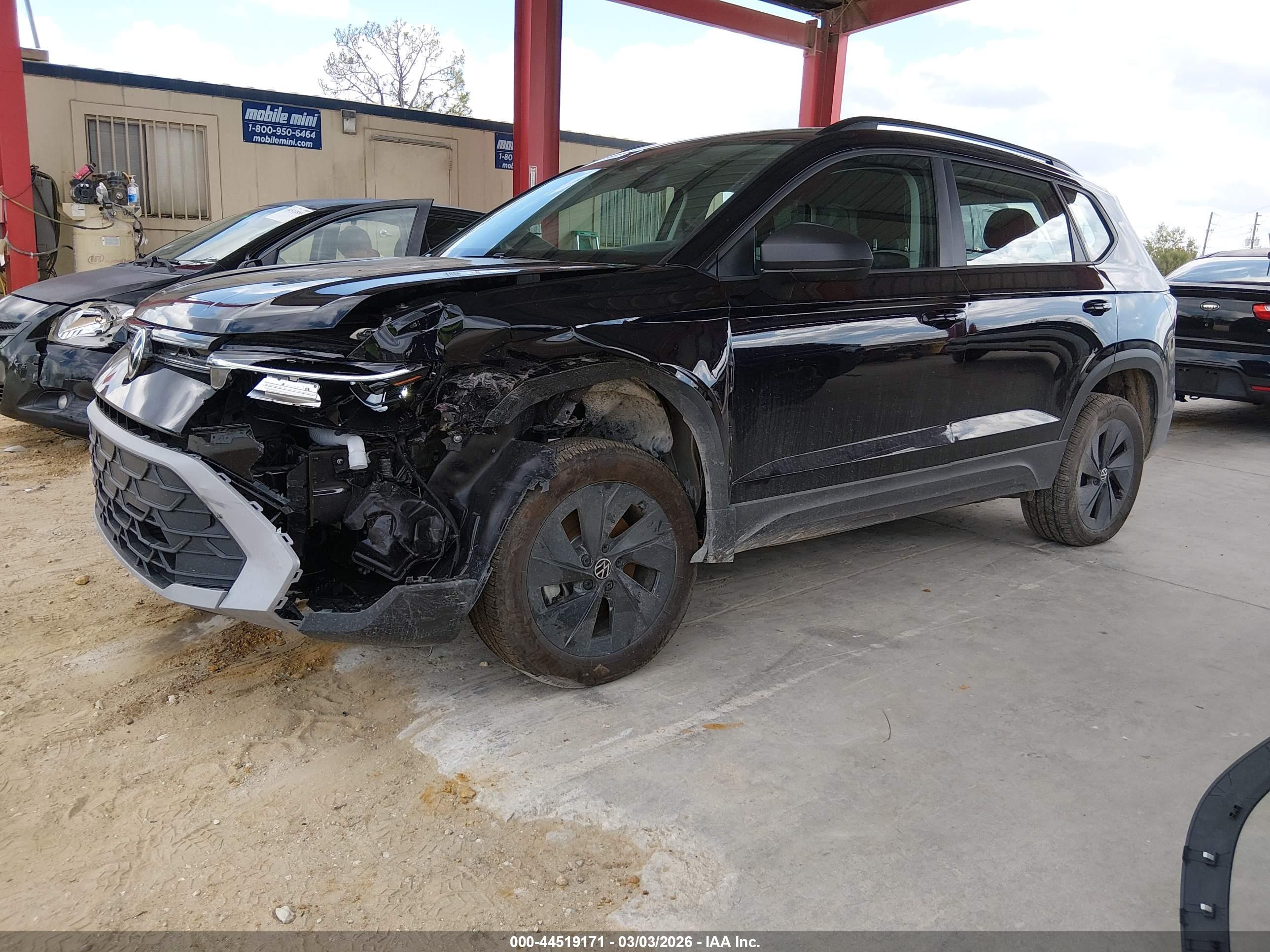 VOLKSWAGEN TAOS image 2