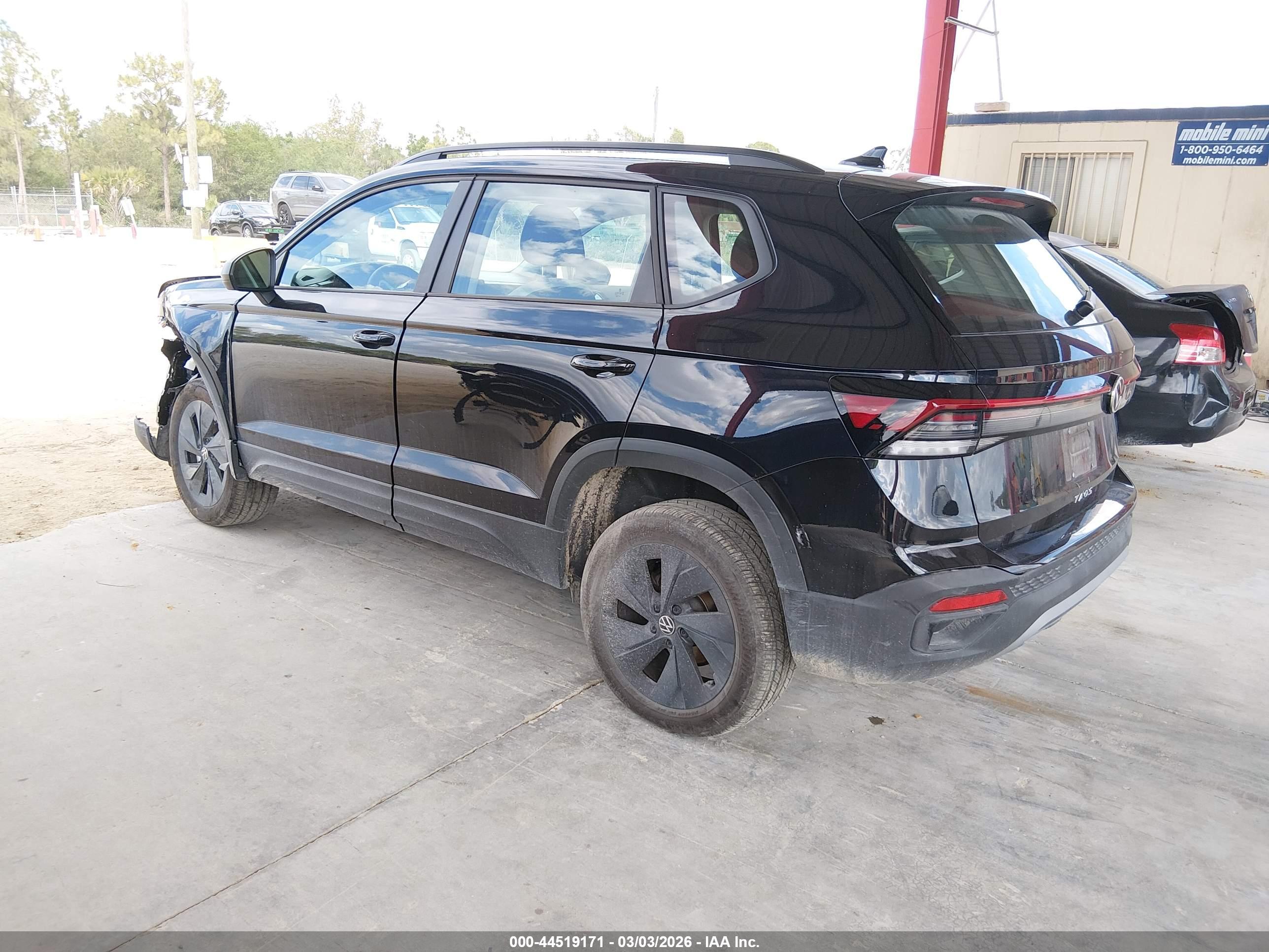 VOLKSWAGEN TAOS image 3