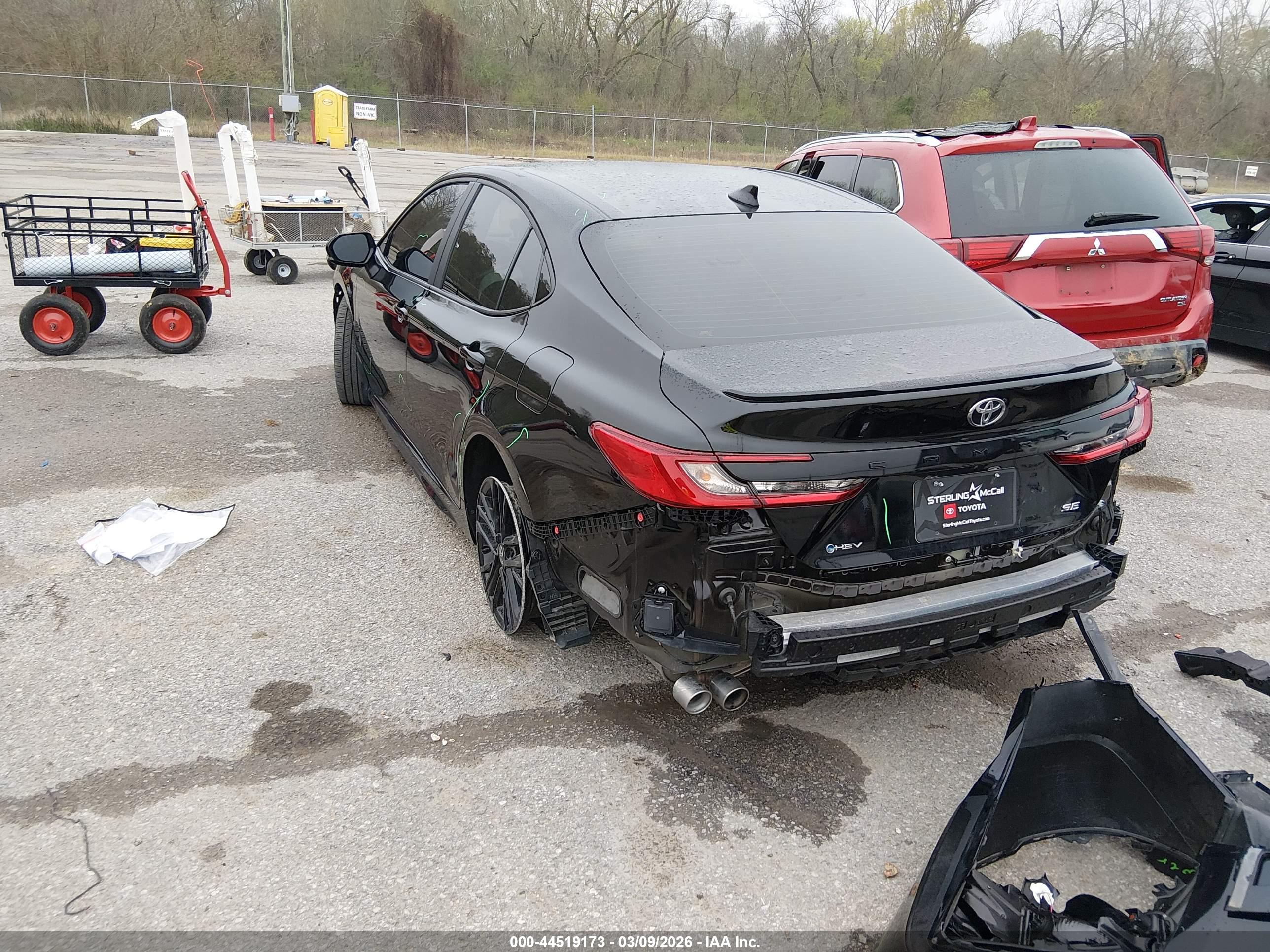 TOYOTA CAMRY image 3