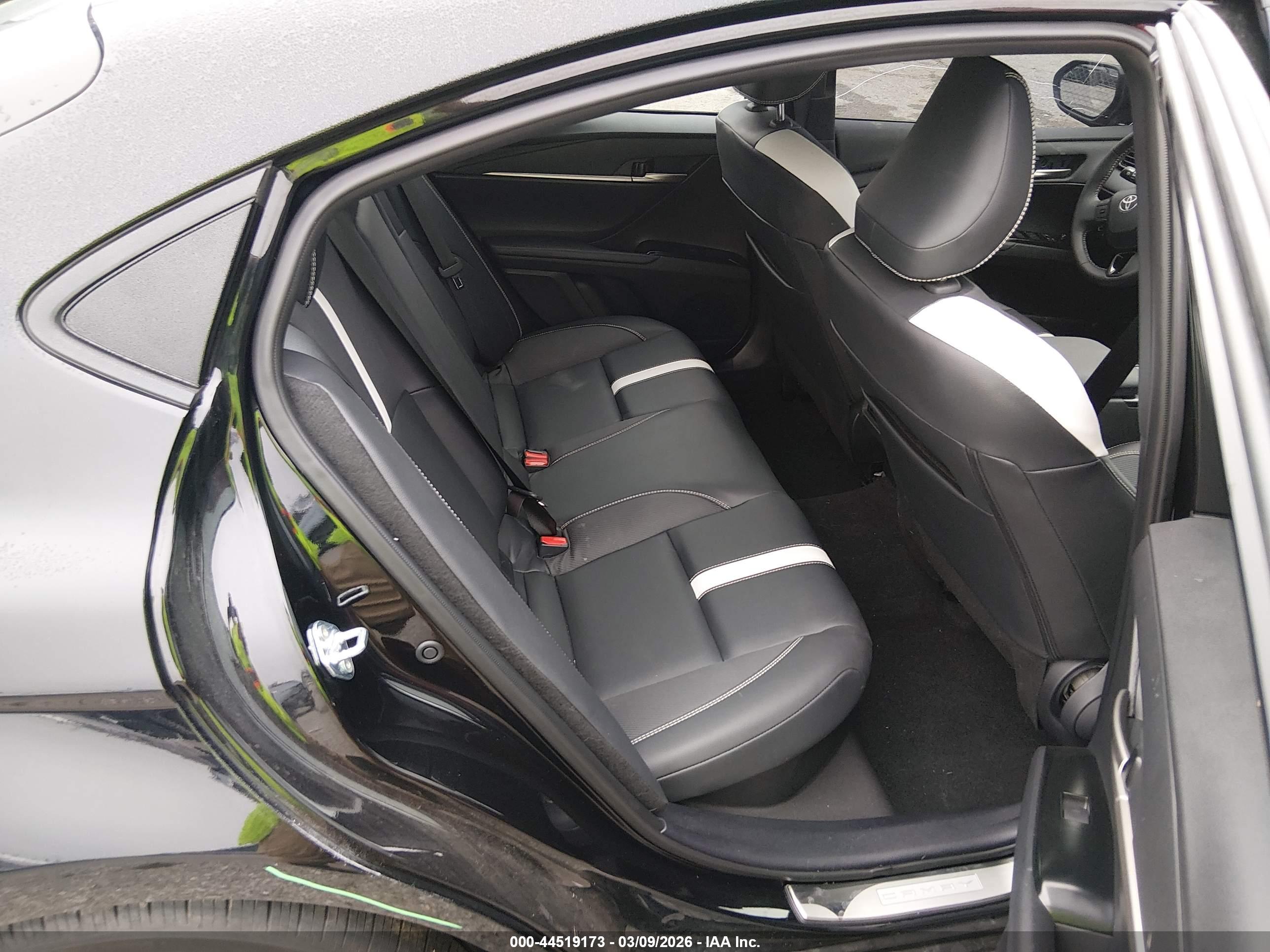 TOYOTA CAMRY image 8