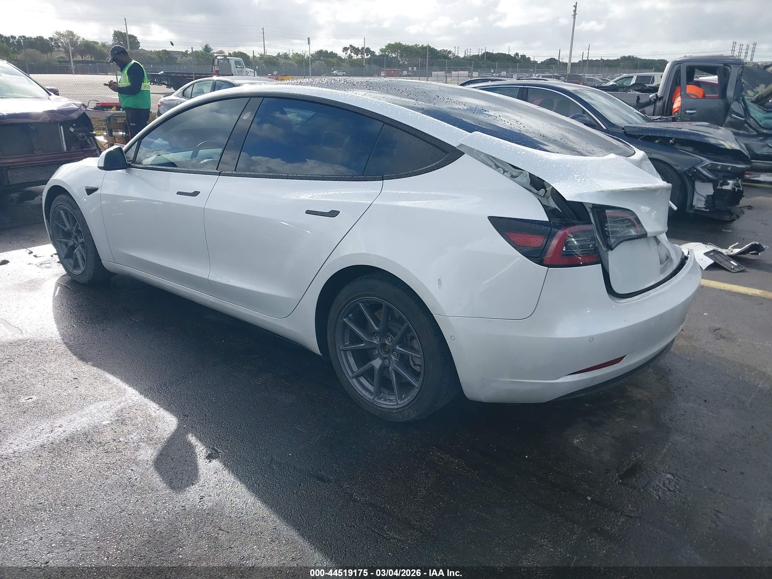 TESLA MODEL image 3