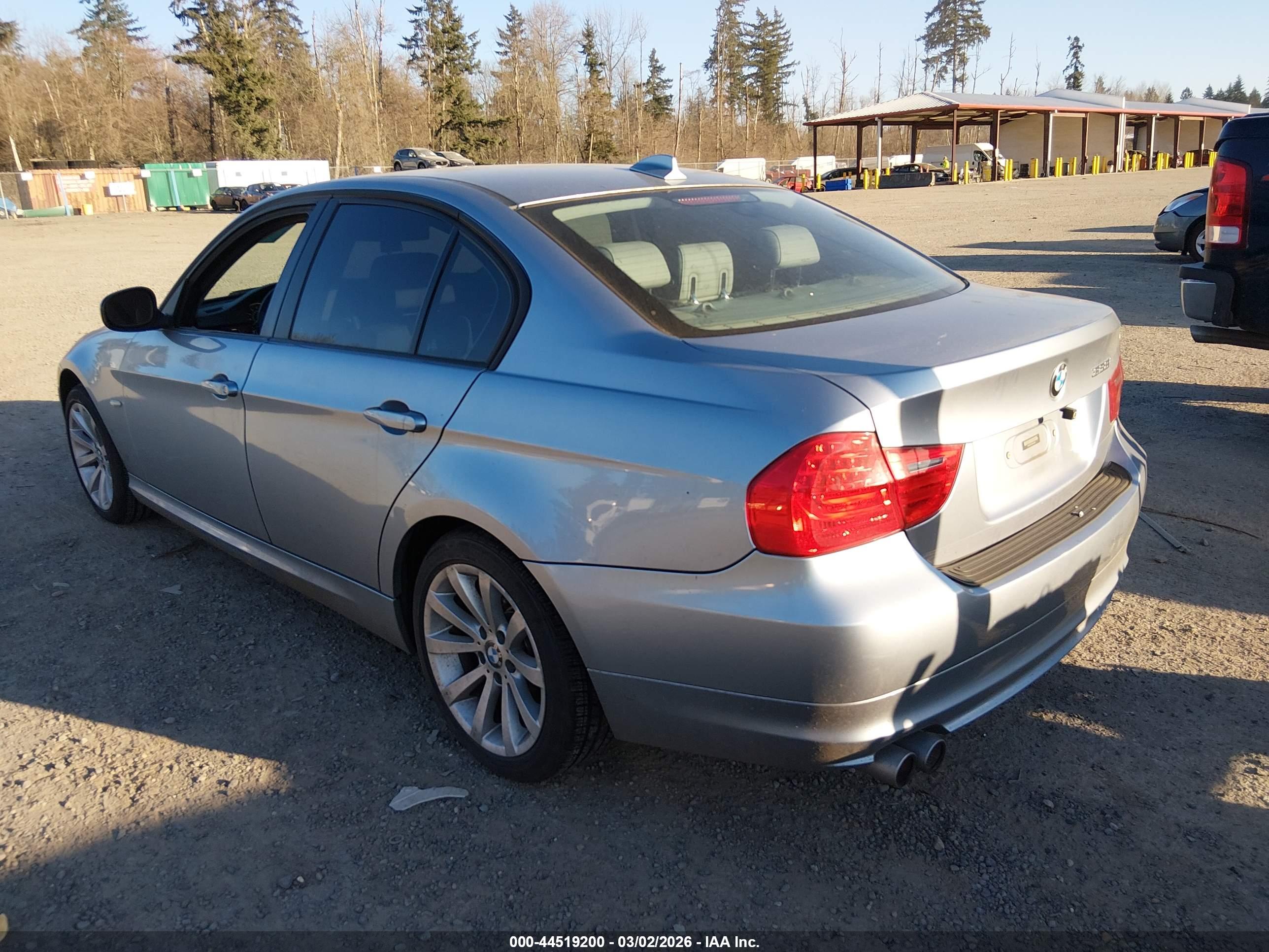 BMW 328I image 3