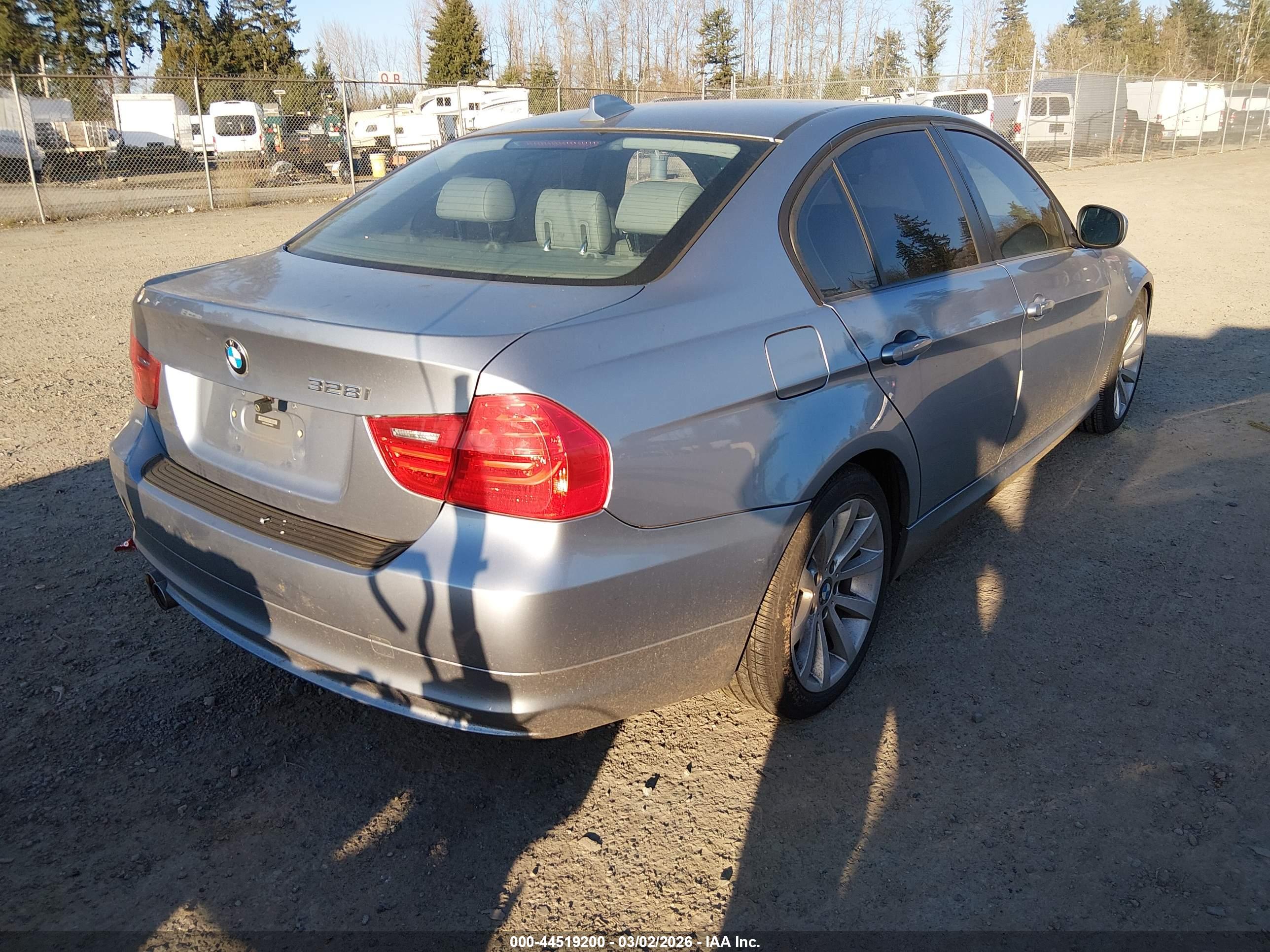 BMW 328I image 4