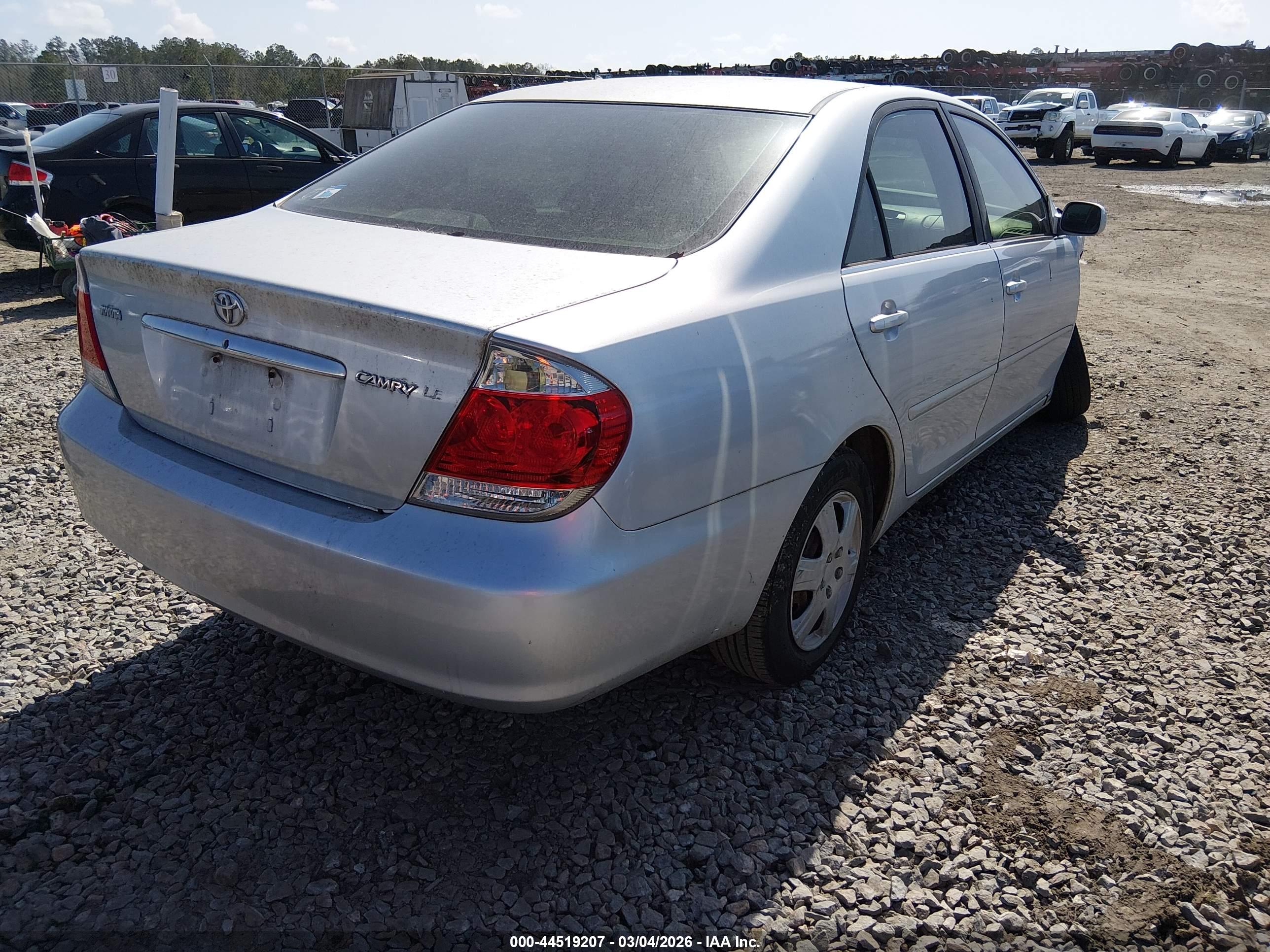 TOYOTA CAMRY image 4