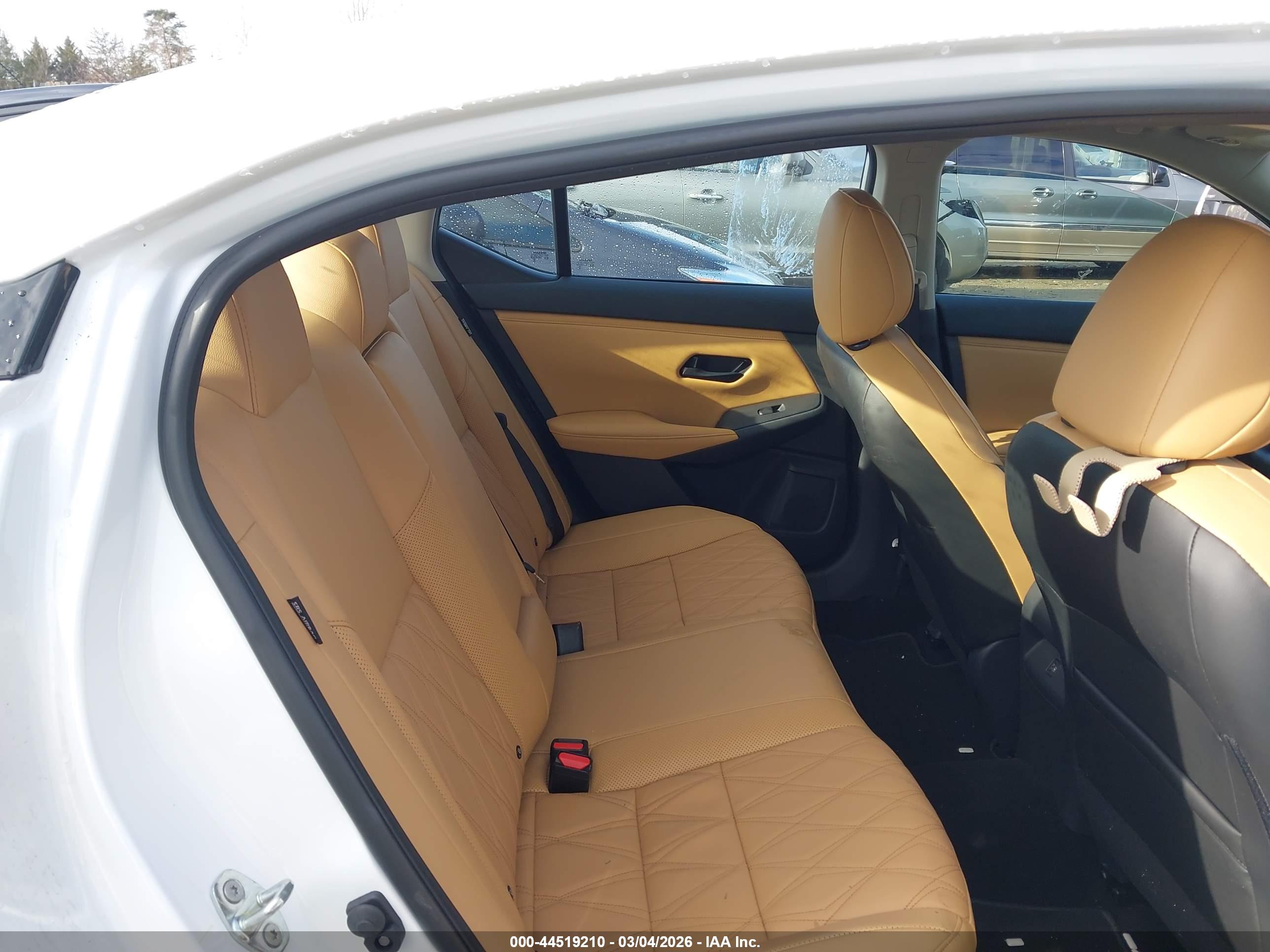 NISSAN SENTRA image 8