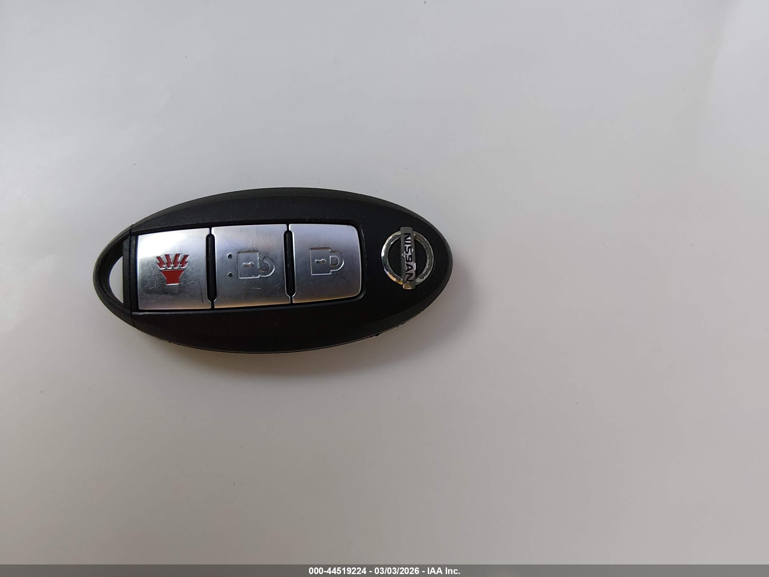 NISSAN LEAF image 11