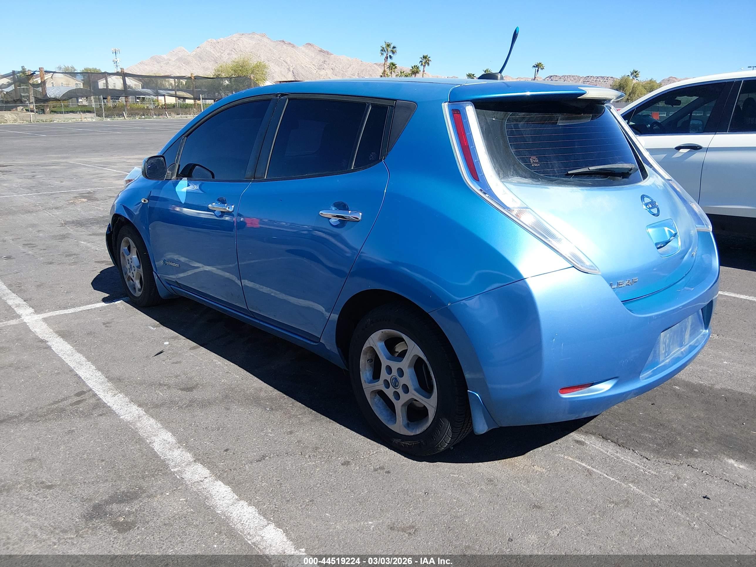 NISSAN LEAF image 3
