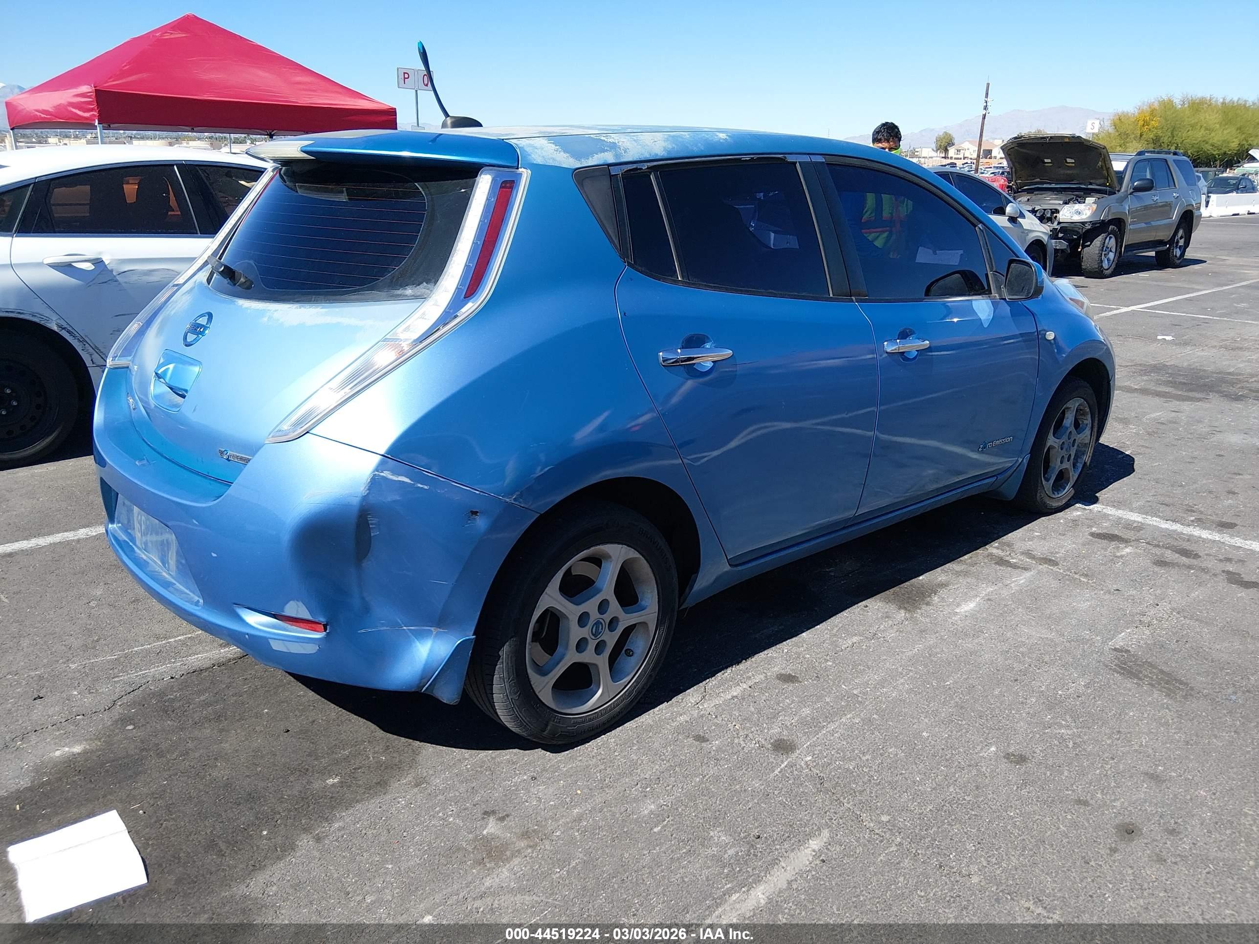 NISSAN LEAF image 4