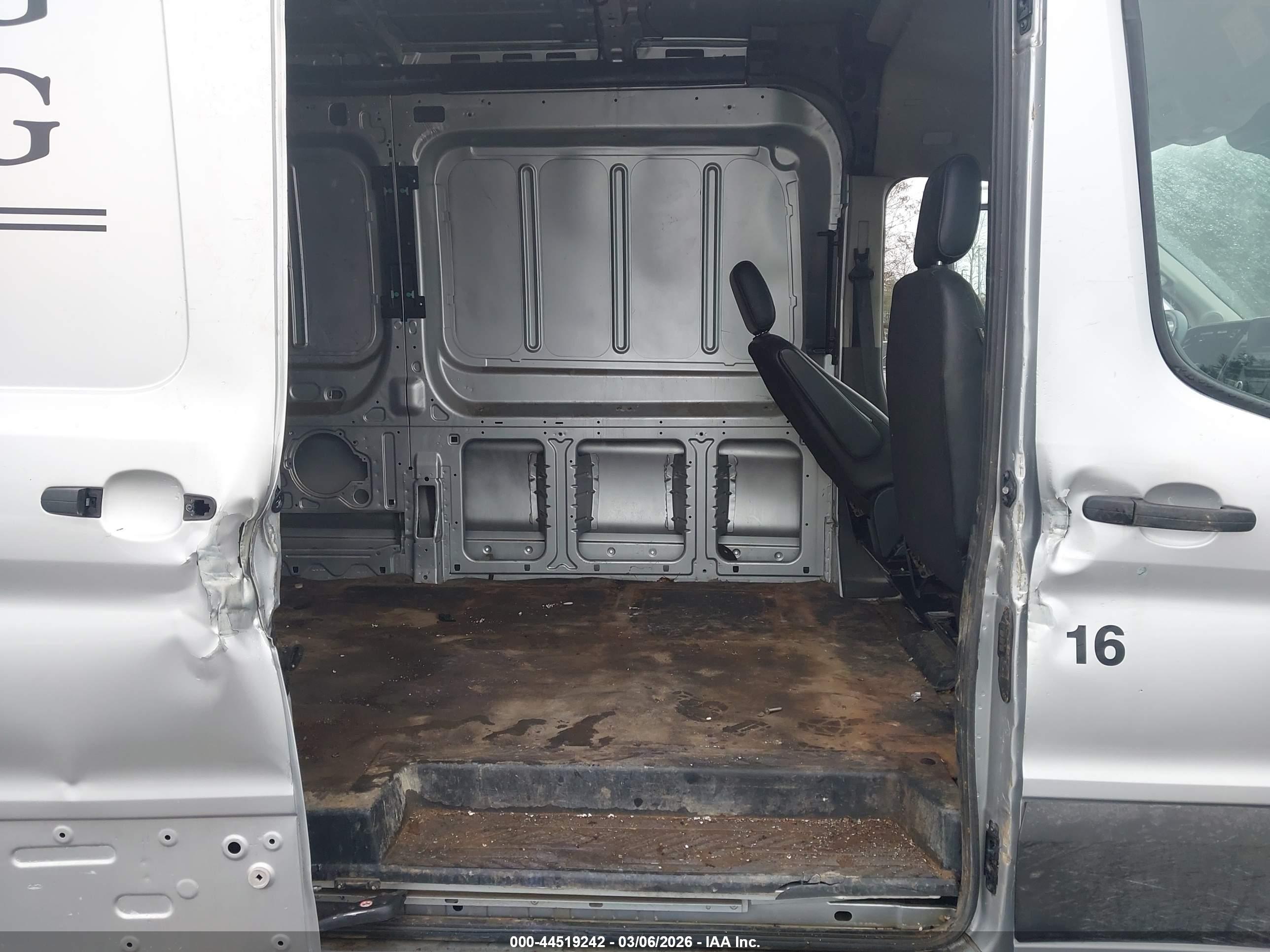 FORD TRANSIT-250 image 8