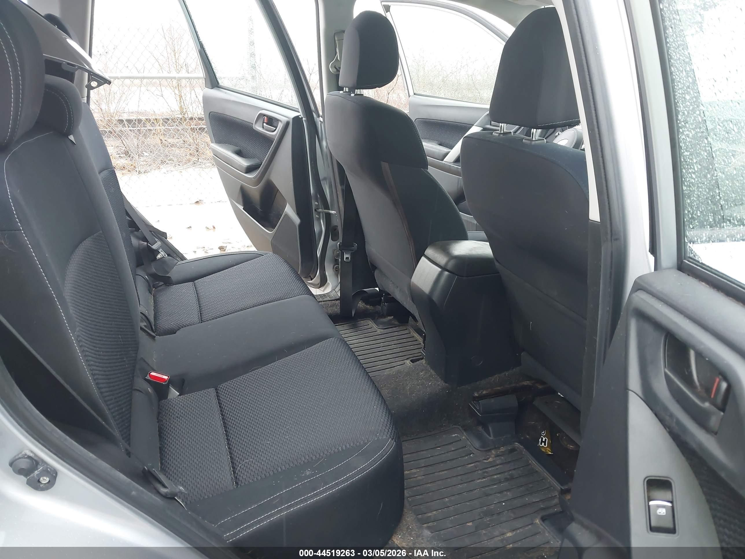 SUBARU FORESTER image 8