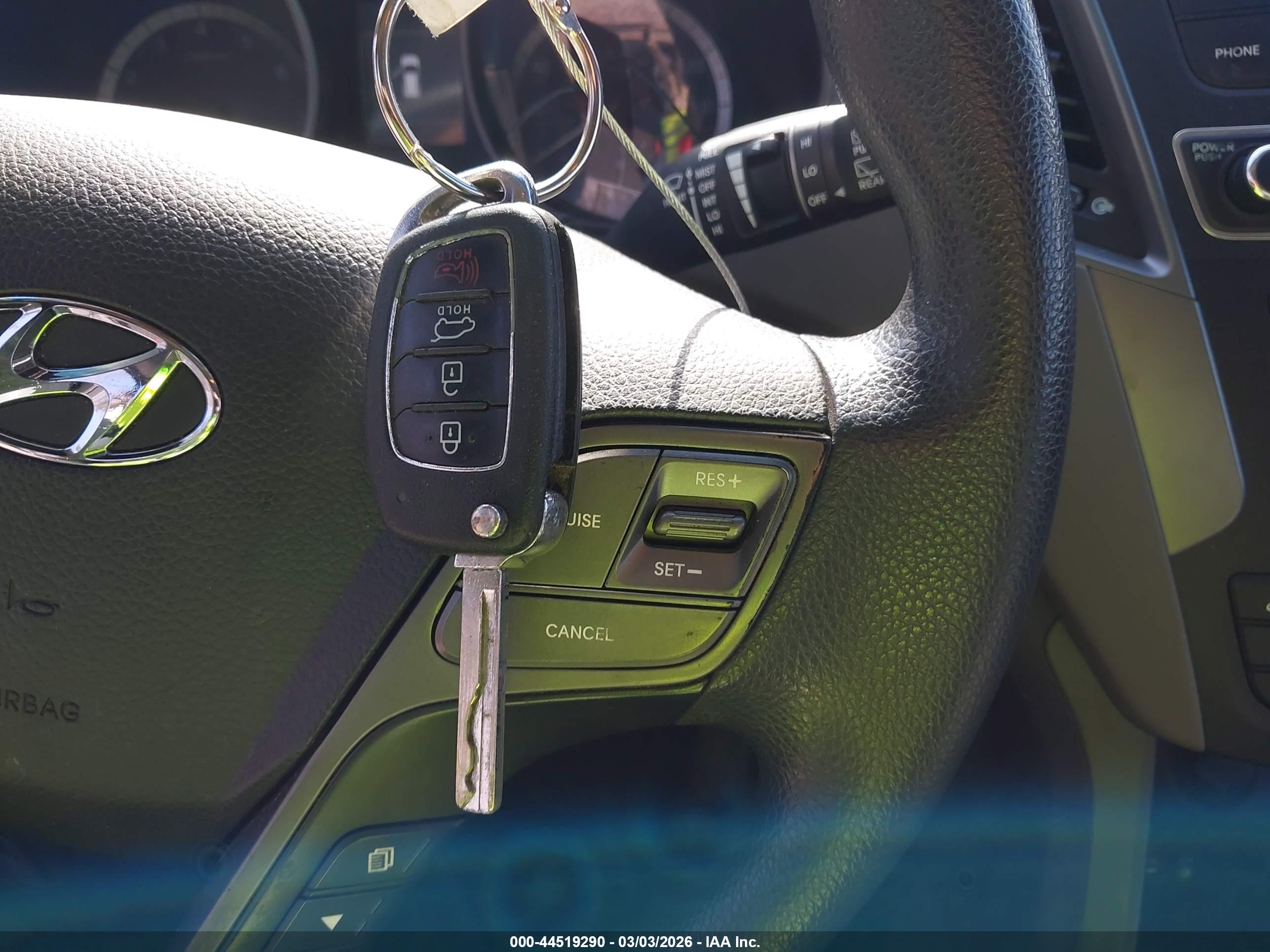 HYUNDAI SANTA image 11