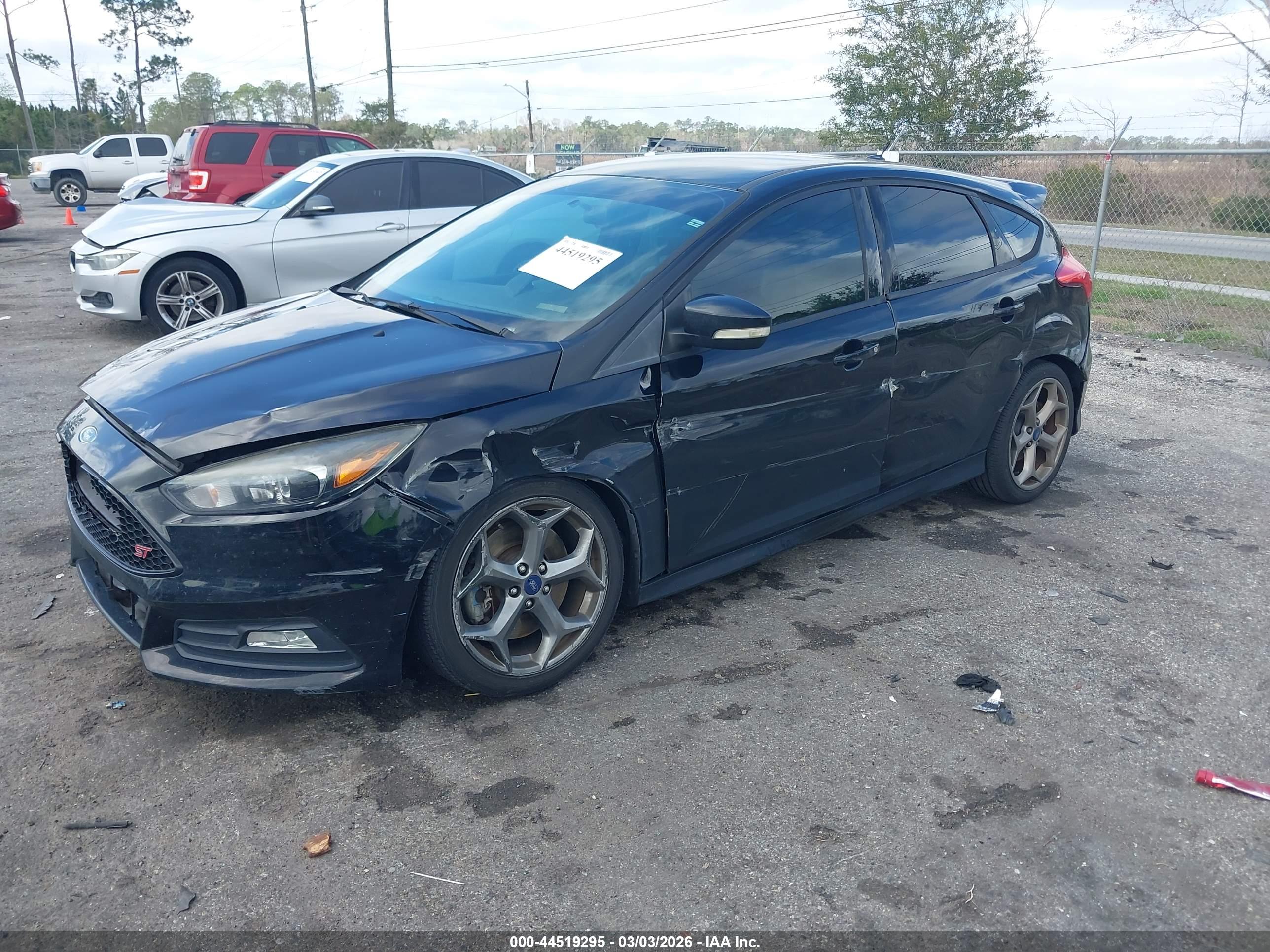 FORD FOCUS image 2