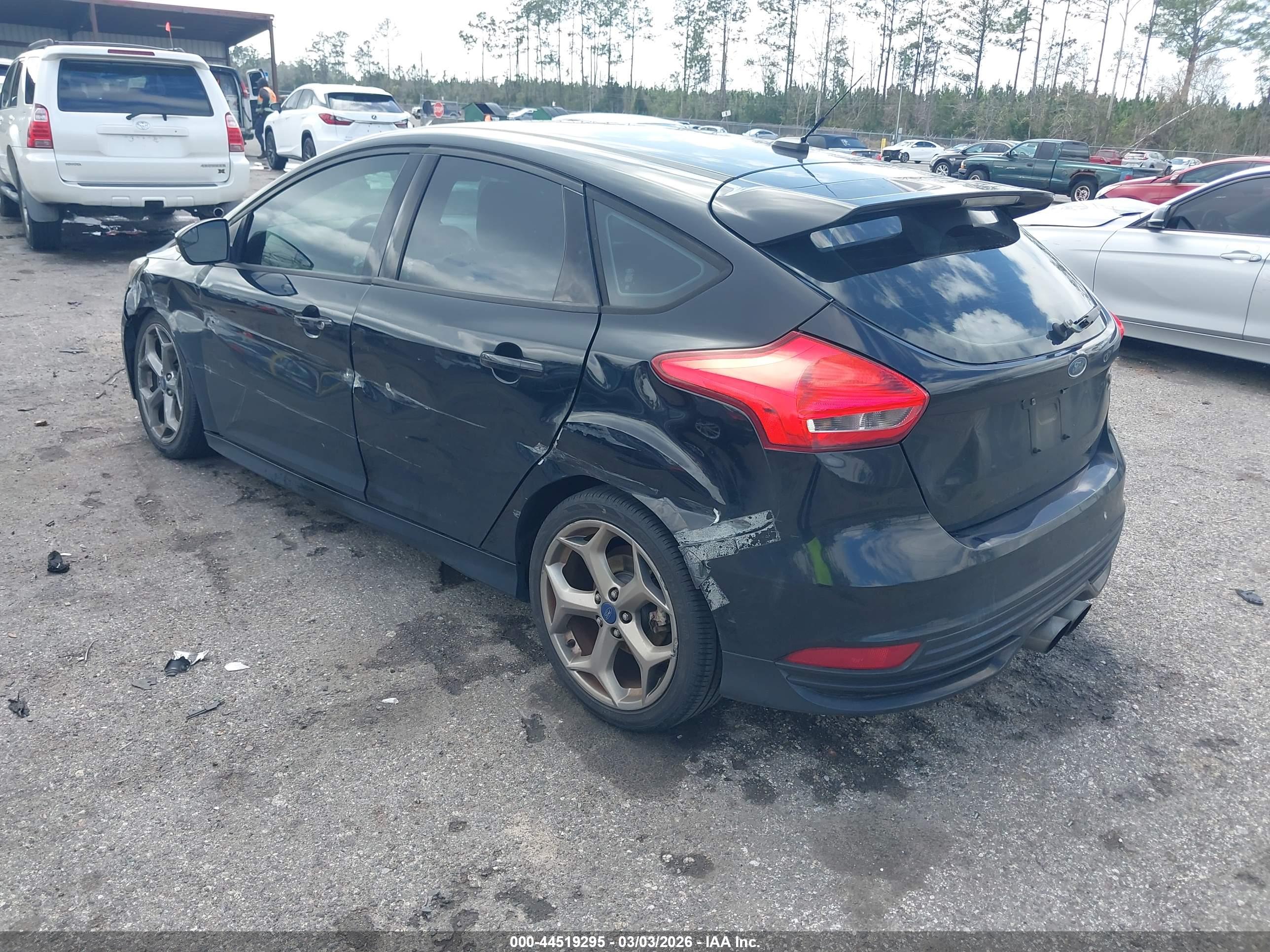 FORD FOCUS image 3